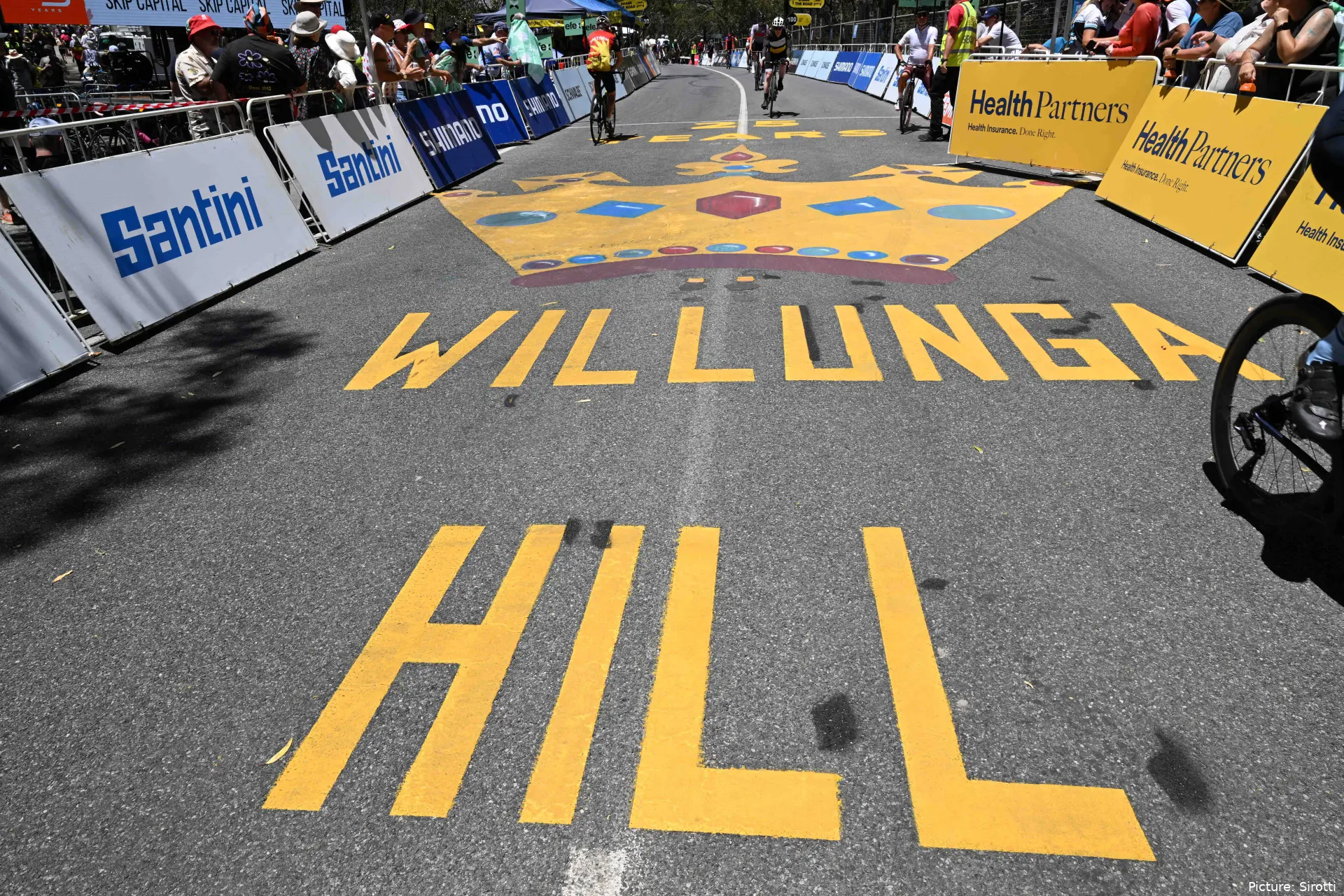 Imagen de Willunga Hill durante el Santos Tour Down Under 2025