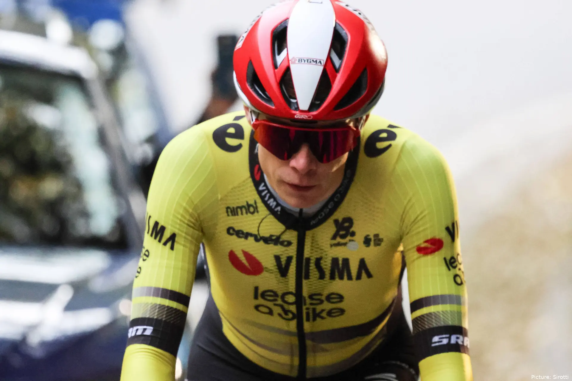Jonas Vingegaard, en acción con Visma - Lease a Bike