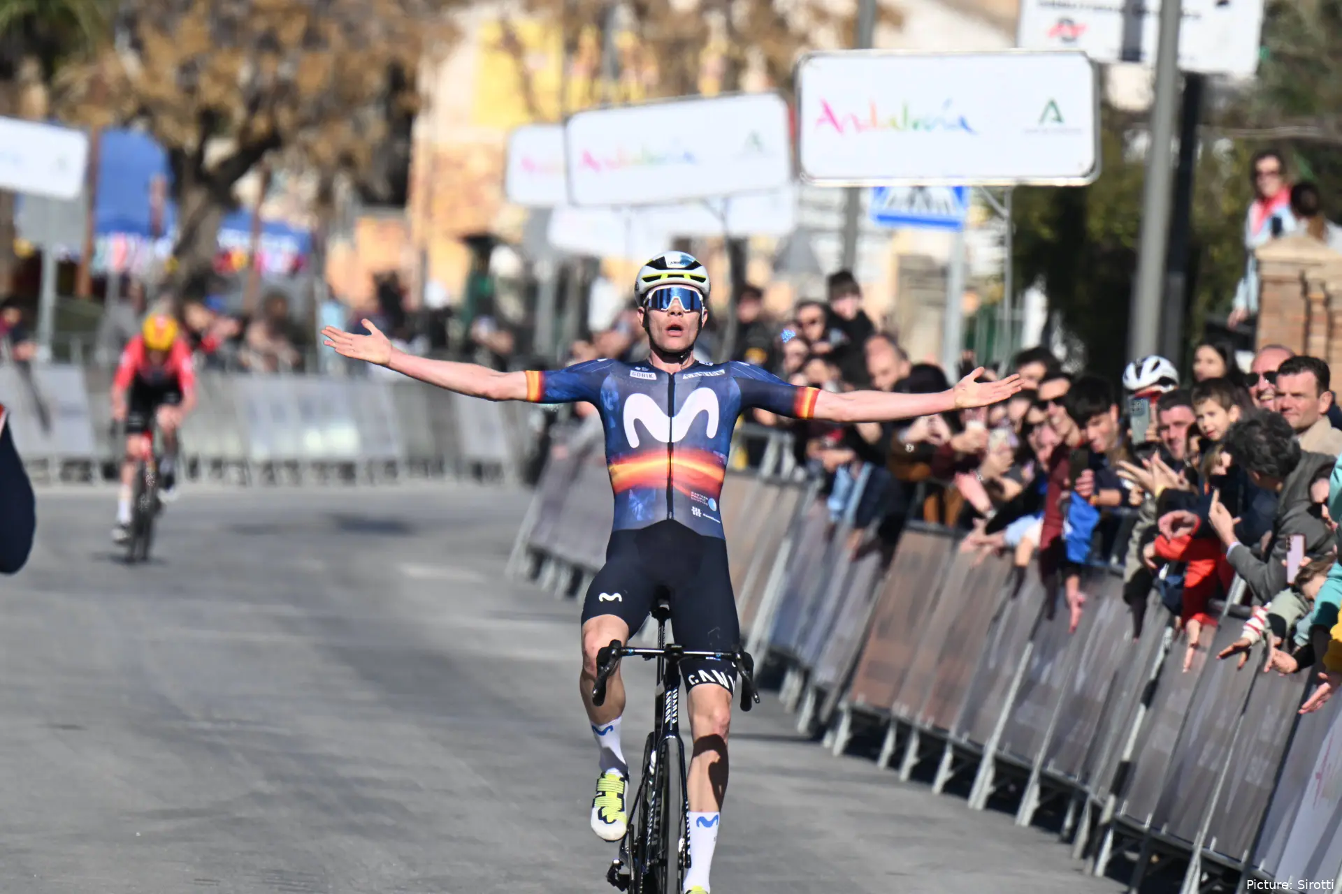 Iván Romeo, con el maillot de campeón de España de Movistar Team.