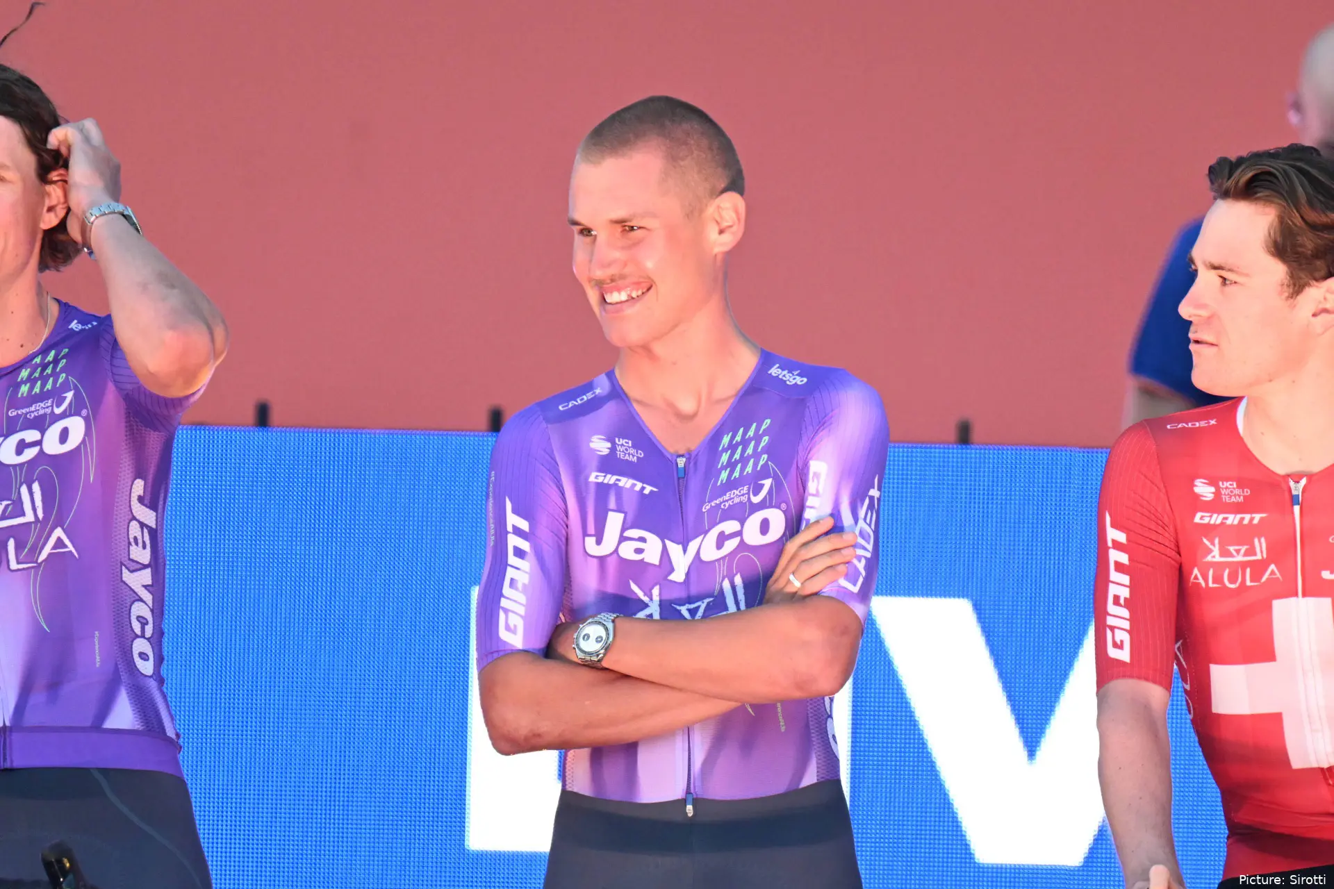 Luke Plapp fue clave en la victoria de Mauro Schmid en la Muscat Classic