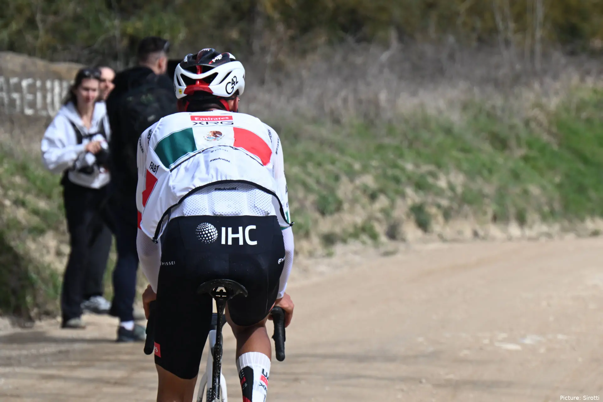 Del Toro se entrena sobre la grava antes de Strade Bianche 2026