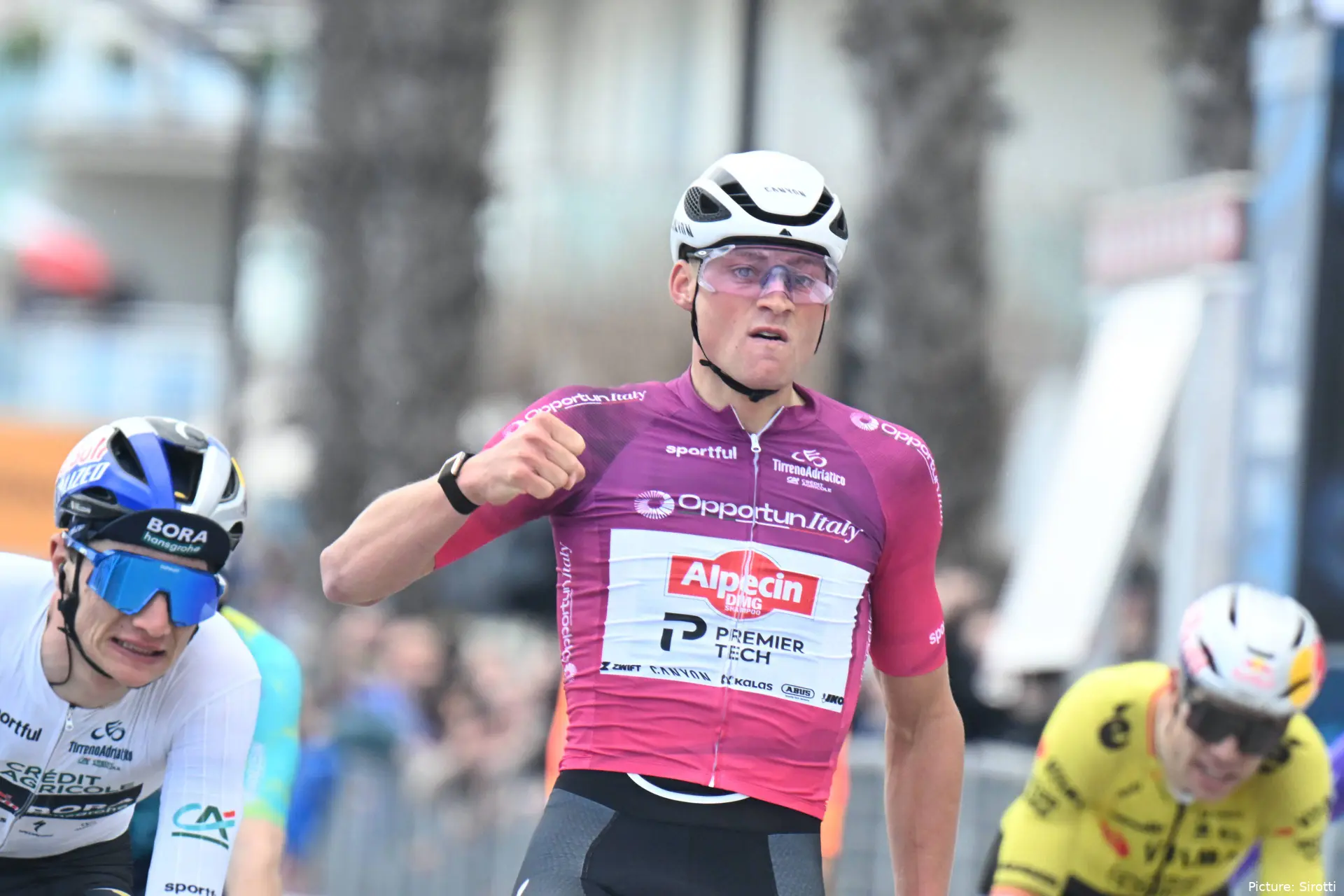 Mathieu van der Poel outsprints Giulio Pellizzari and Wout van Aert