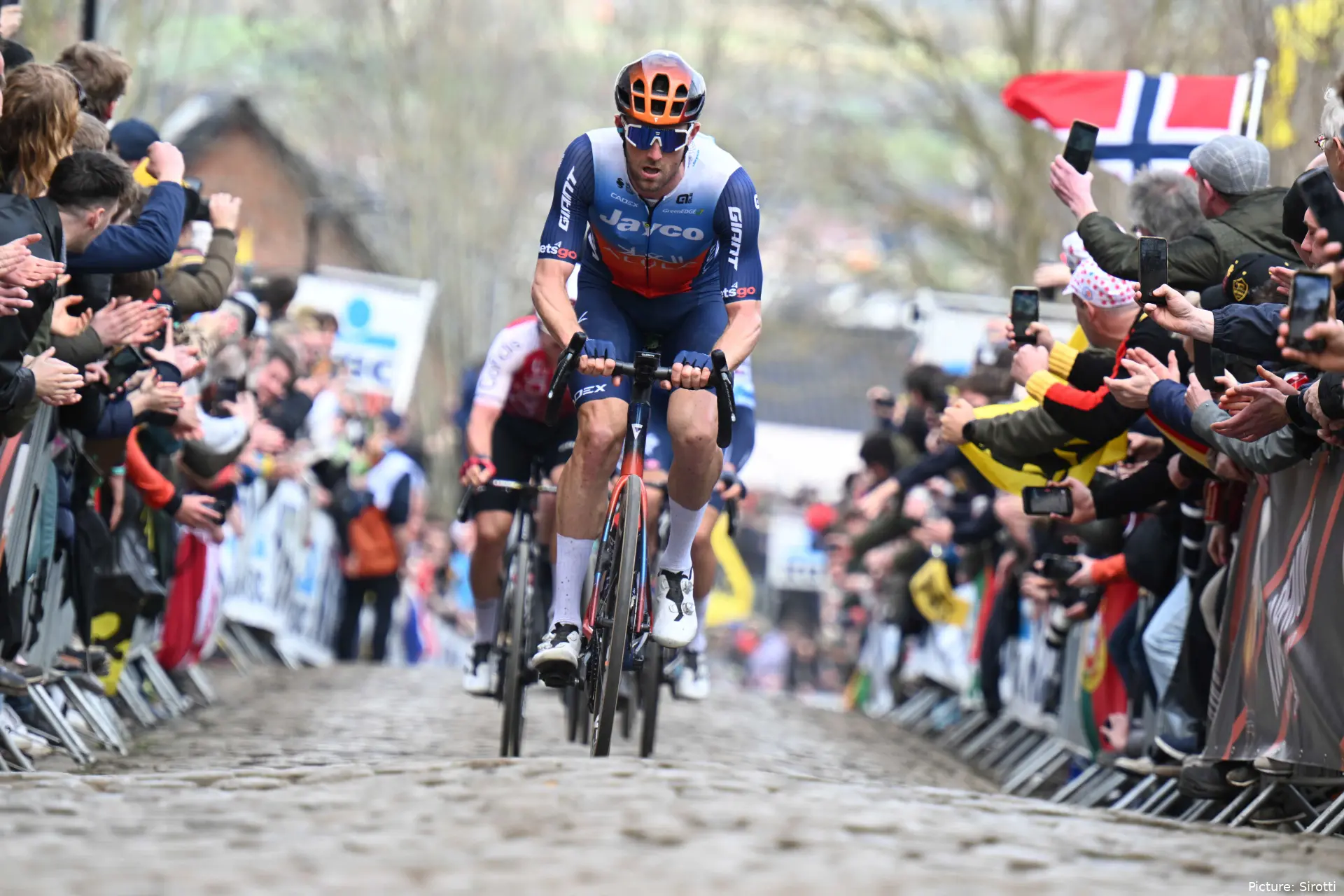 Luke Durbridge en París-Roubaix 2024