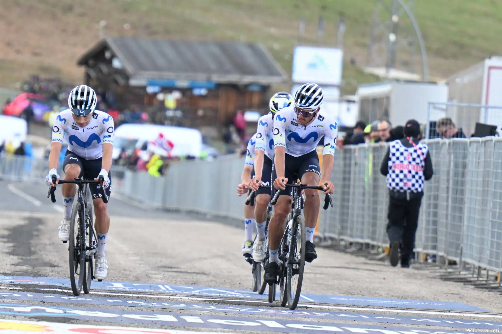 Movistar Team en el Giro de Italia 2026.