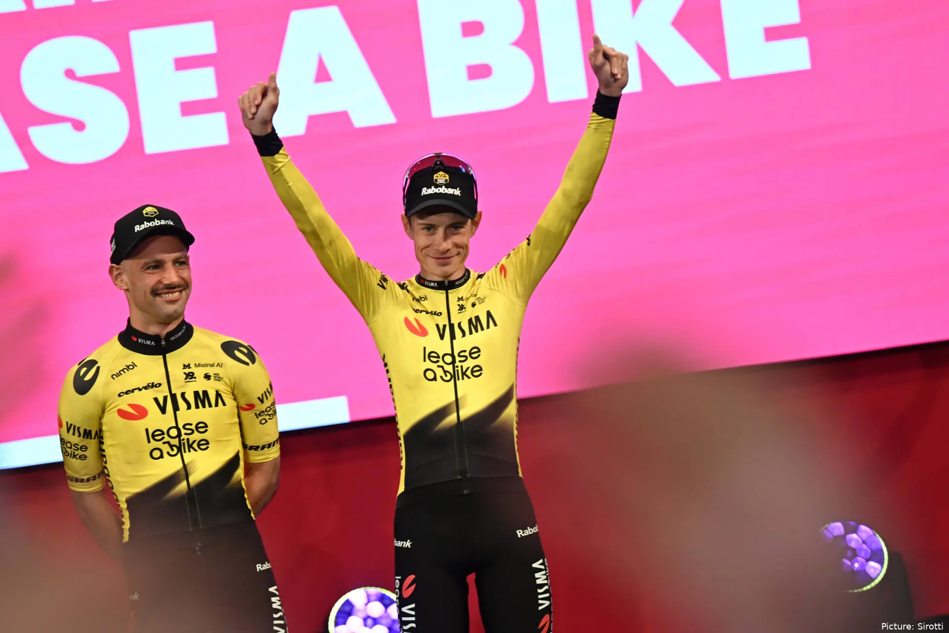 Victor Campenaerts y Jonas Vingegaard en el Giro d'Italia 2026