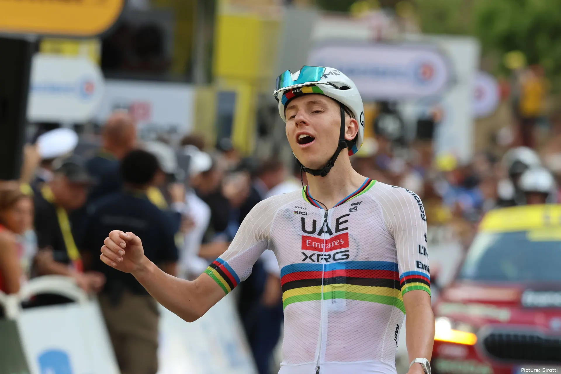 Tadej Pogacar en acción en la etapa 6 del Tour de Francia 2026