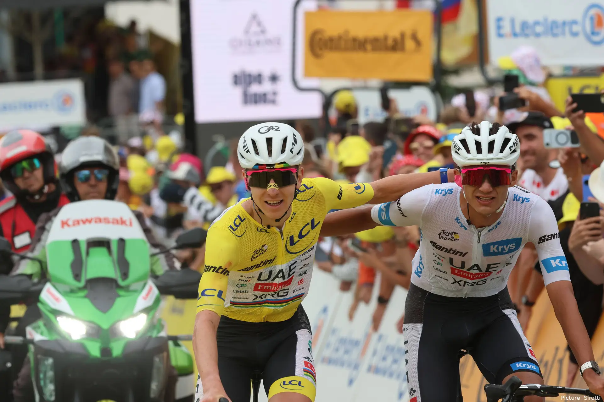 Tadej Pogacar e Isaac del Toro en el Tour de France 2026