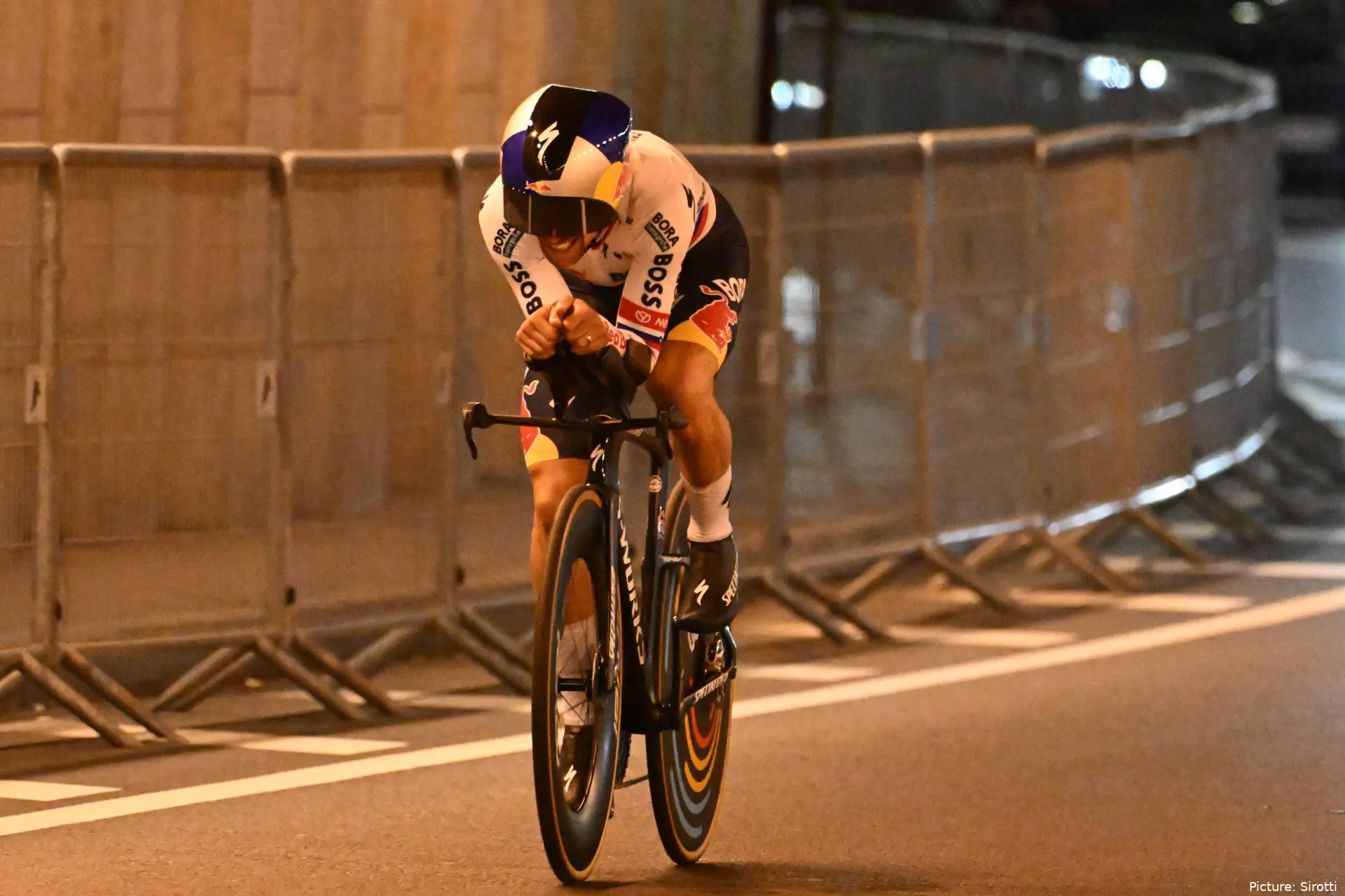 Primoz Roglic, en la contrarreloj inicial de la Vuelta a España 2026.