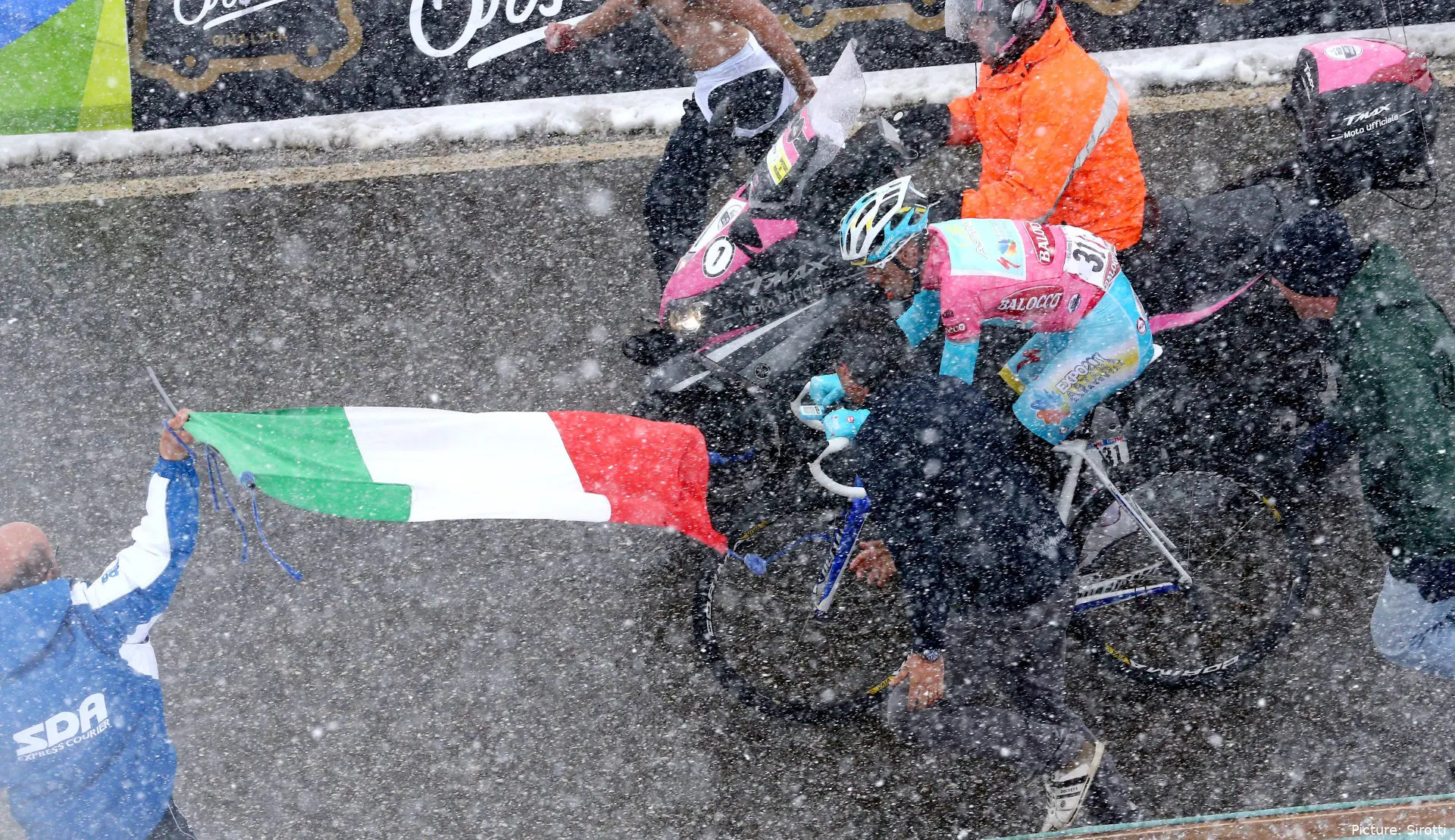 Vincenzo Nibali climbing the snowy Tre Cime di Lavaredo climb in the snow during the 2013 Giro d'Italia