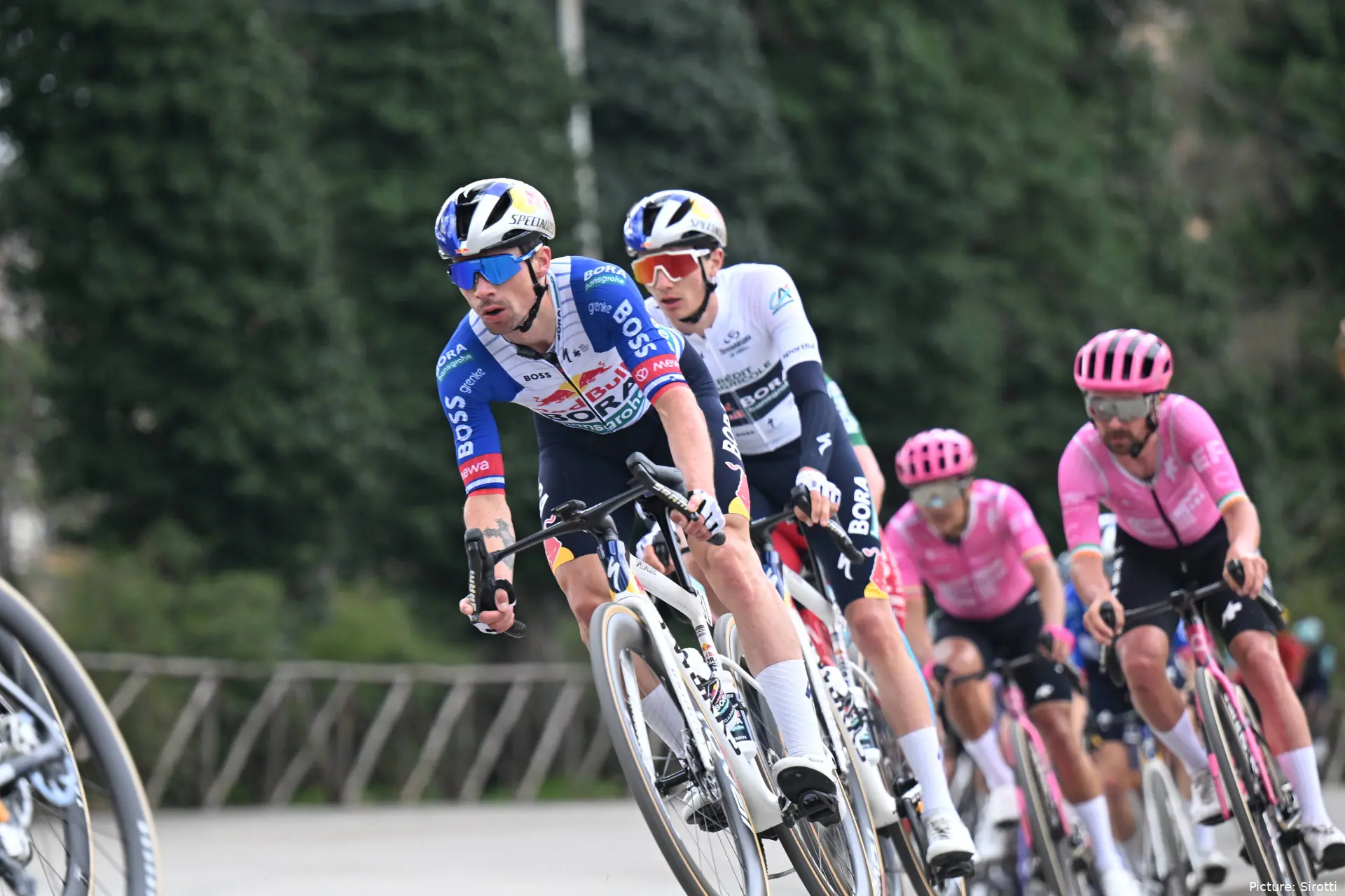 Primoz Roglic and Giulio Pellizzari ride together at Tirreno-Adriatico 2026