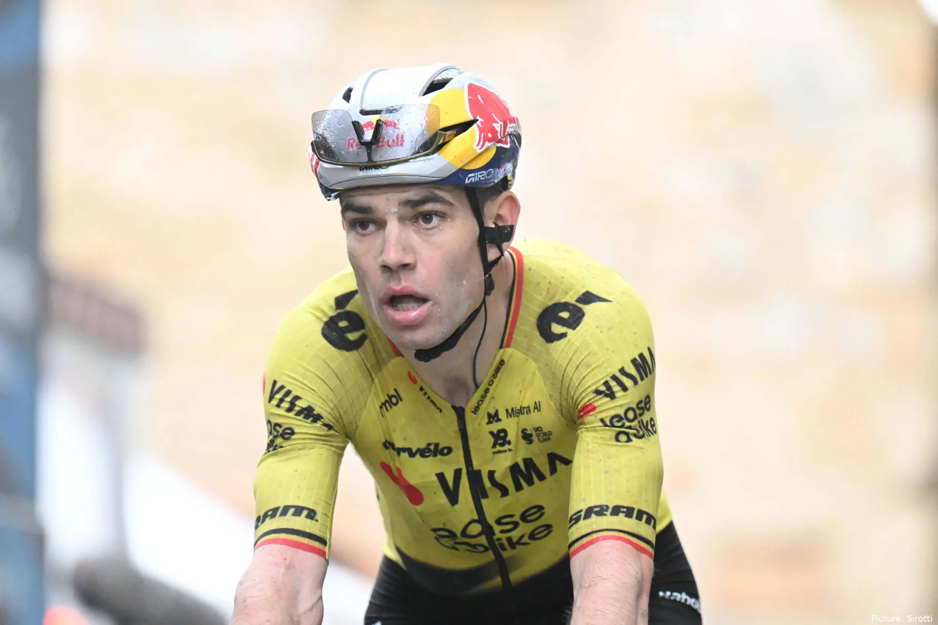 Wout van Aert durante a 2.ª etapa do Tirreno–Adriático 2026