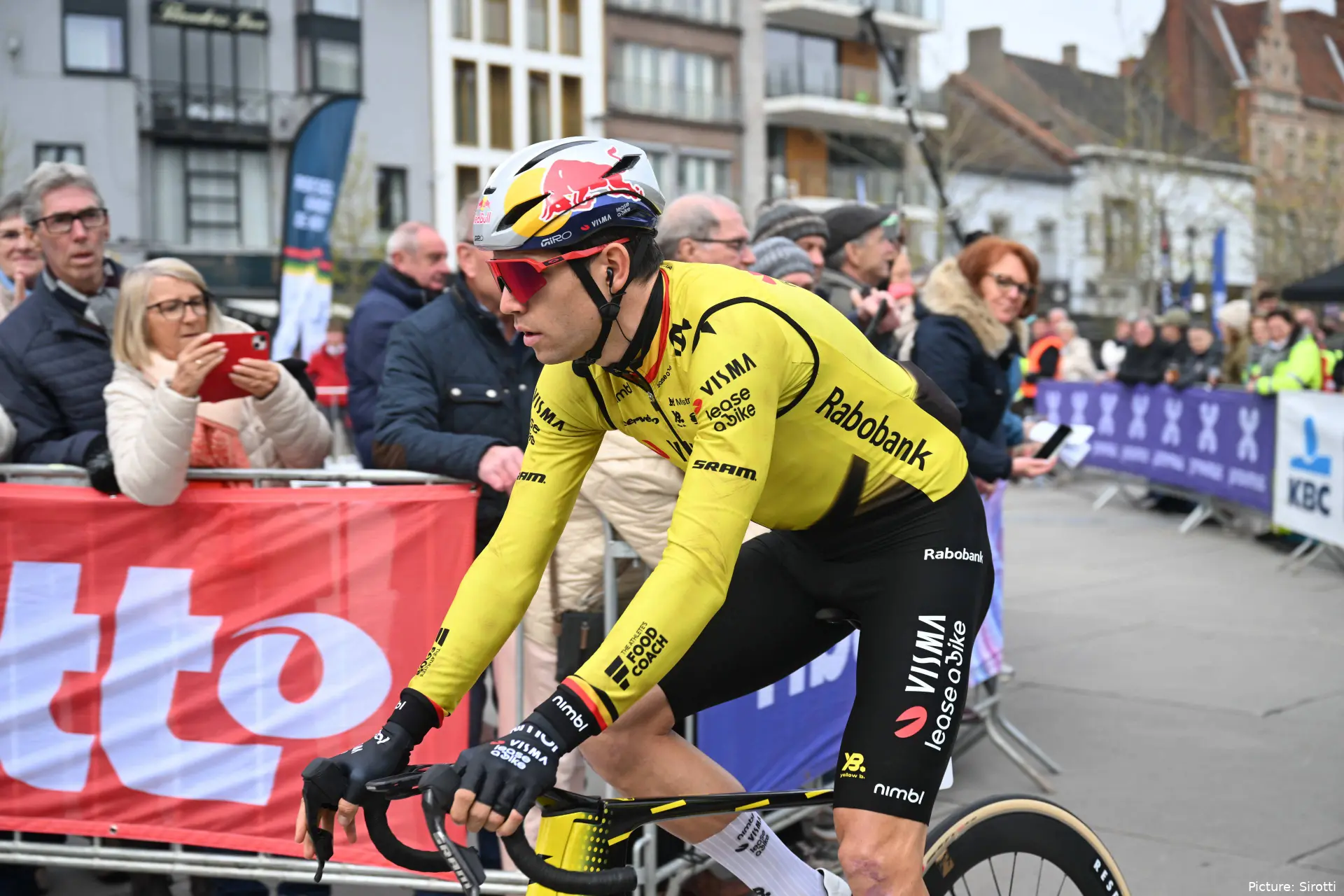 Wout van Aert at Dwars door Vlaanderen 2026