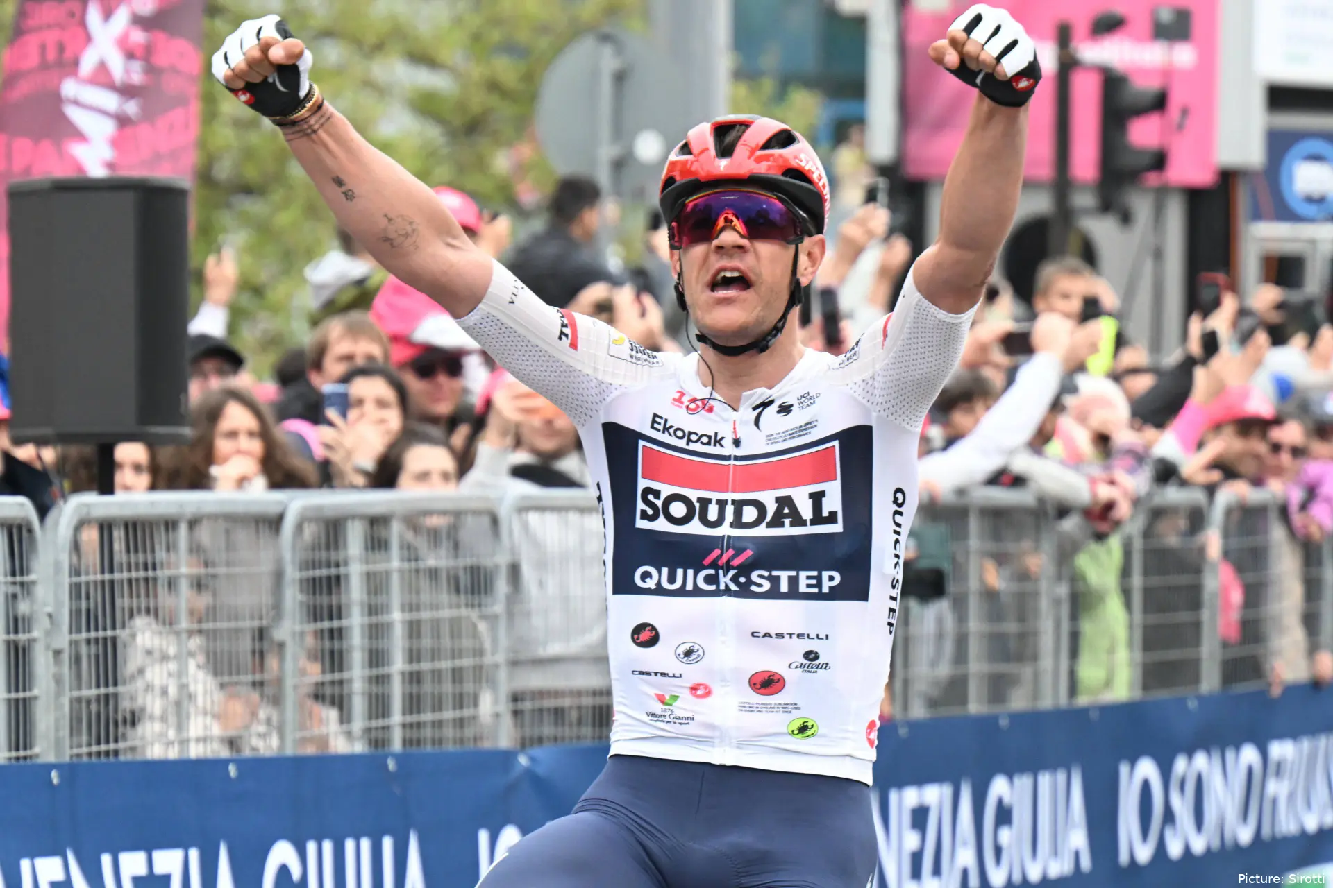 Paul Magnier celebrates his stage 1 win at the 2026 Giro d'Italia