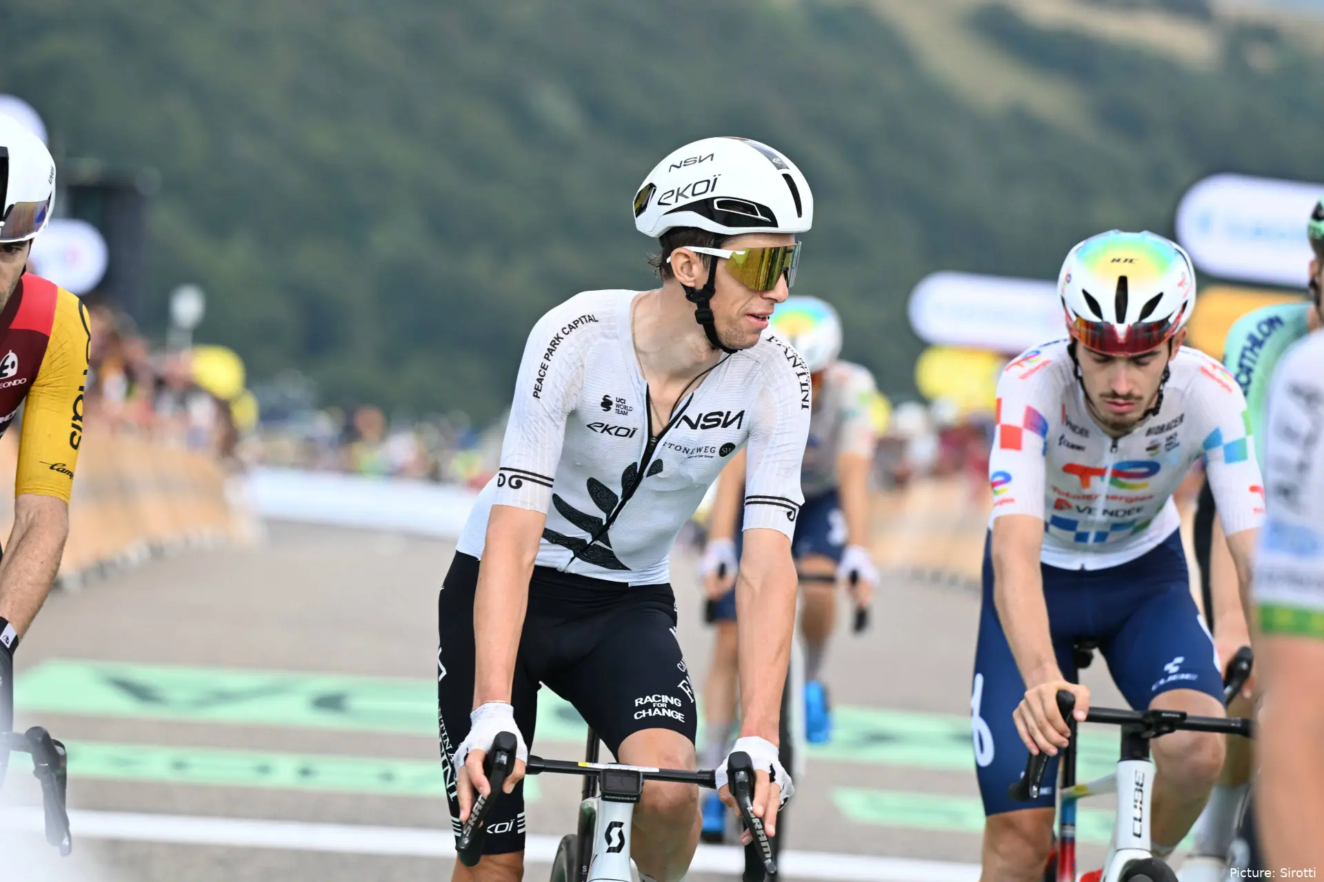 George Bennett is one of the riders who spent the most time leading the Tour de France peloton