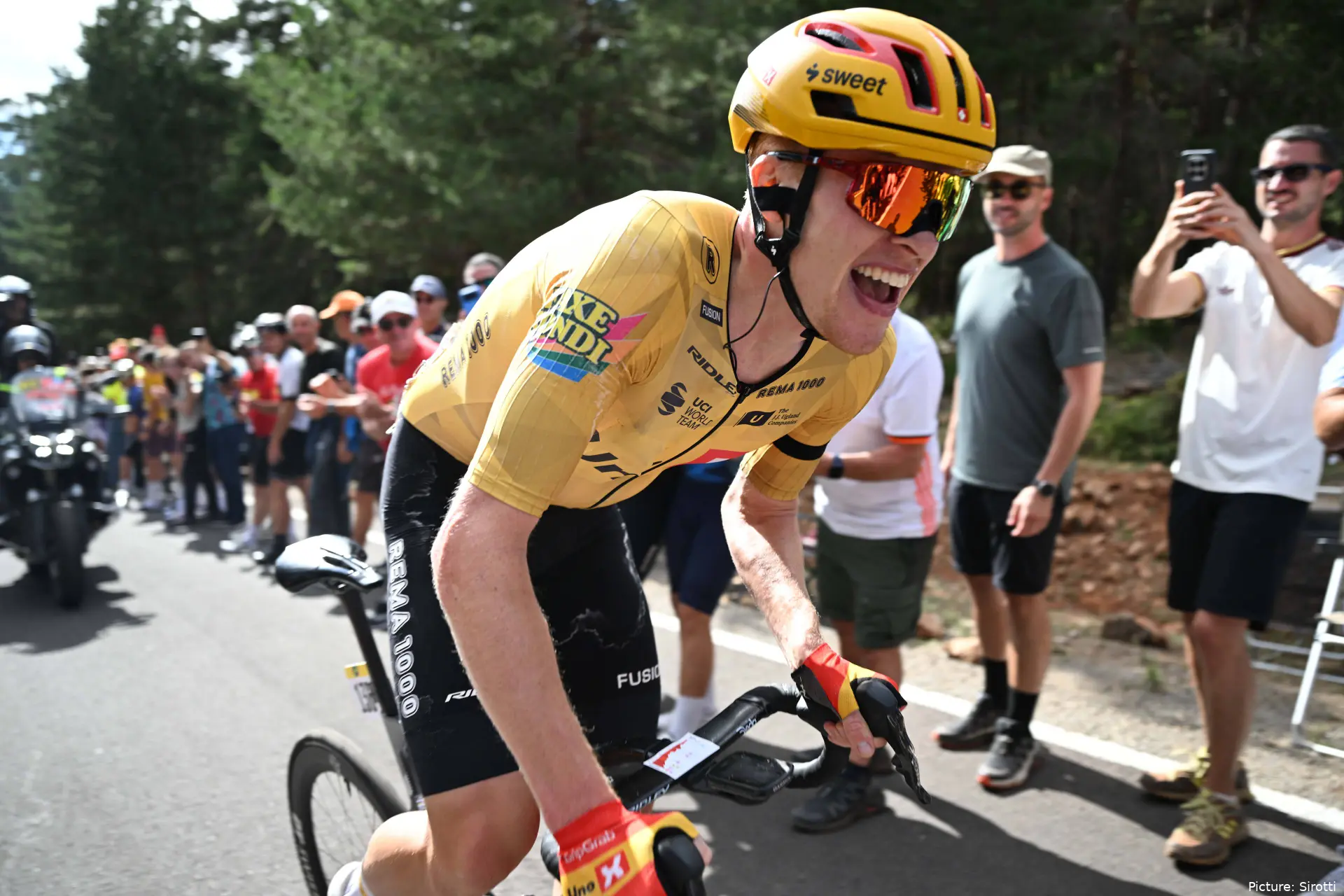 Andreas Leknessund in action on Stage 7 of the 2026 Vuelta a Espana