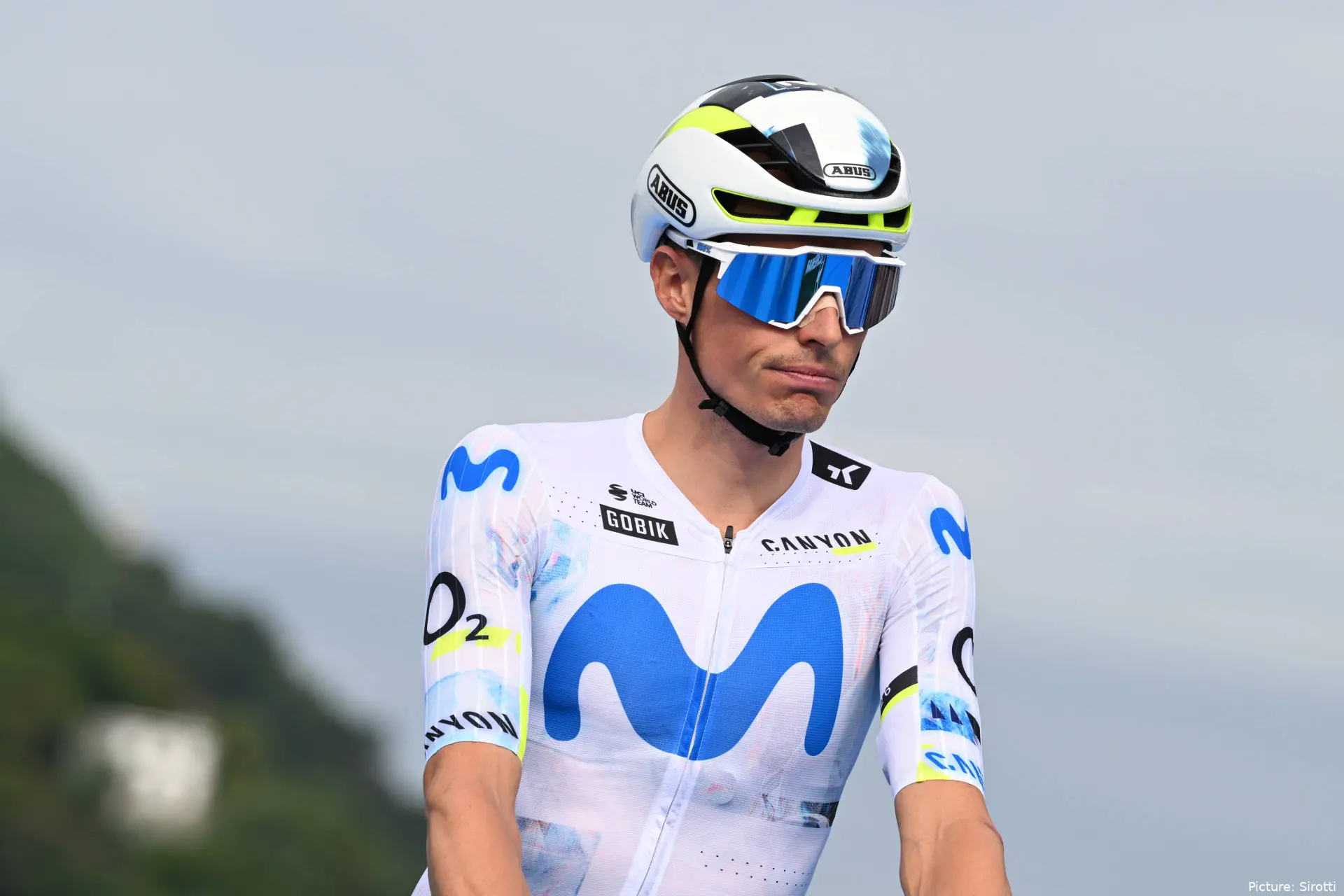 Enric Mas before the start of Clasica San Sebastian 2026