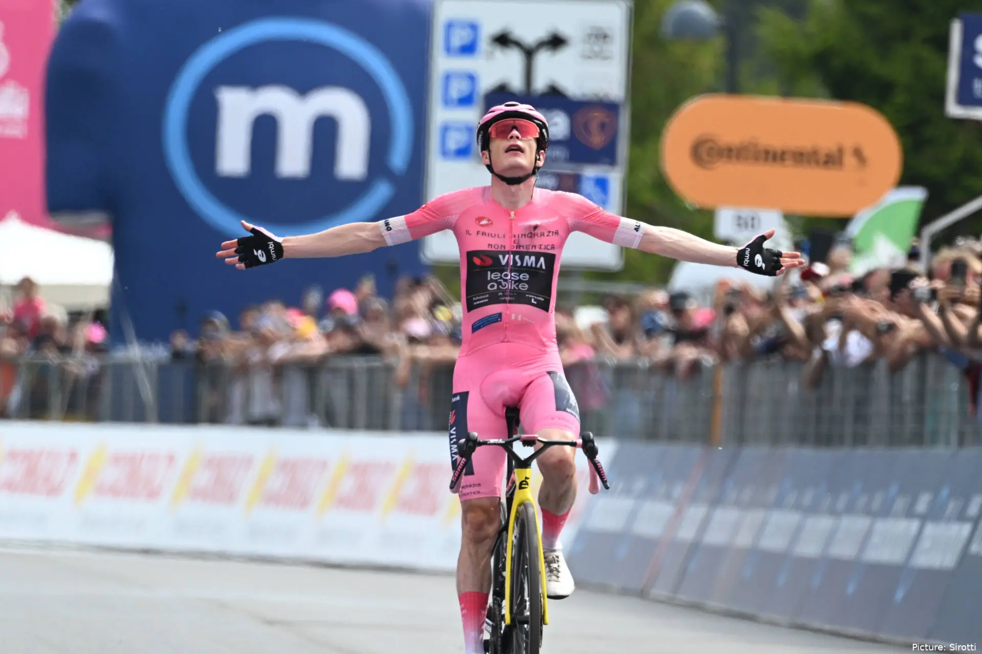 Jonas Vingegaard in der Maglia Rosa beim Giro d’Italia 2026.