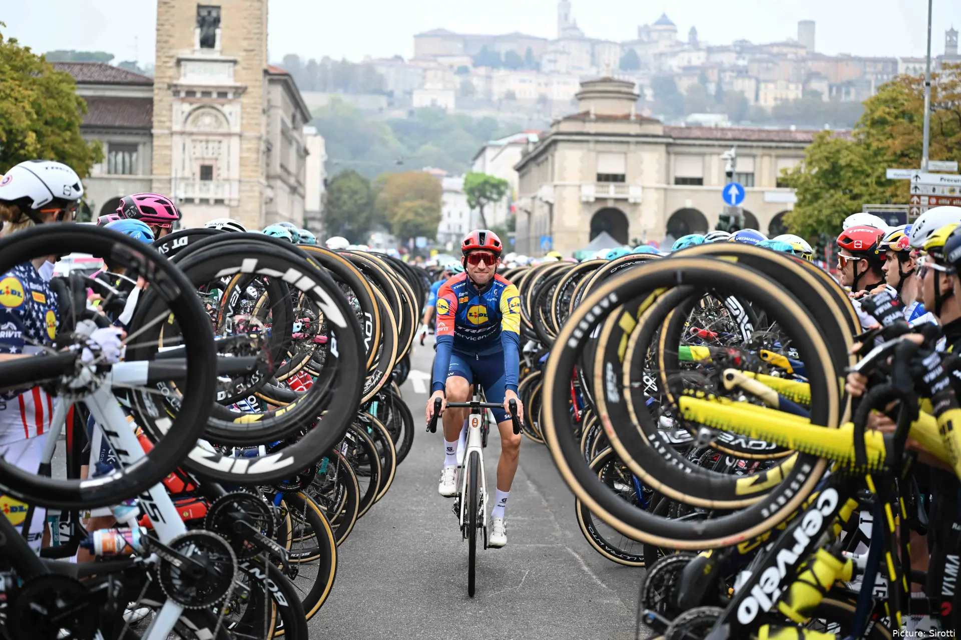 Bauke Mollema retired at Il Lombardia on Saturday