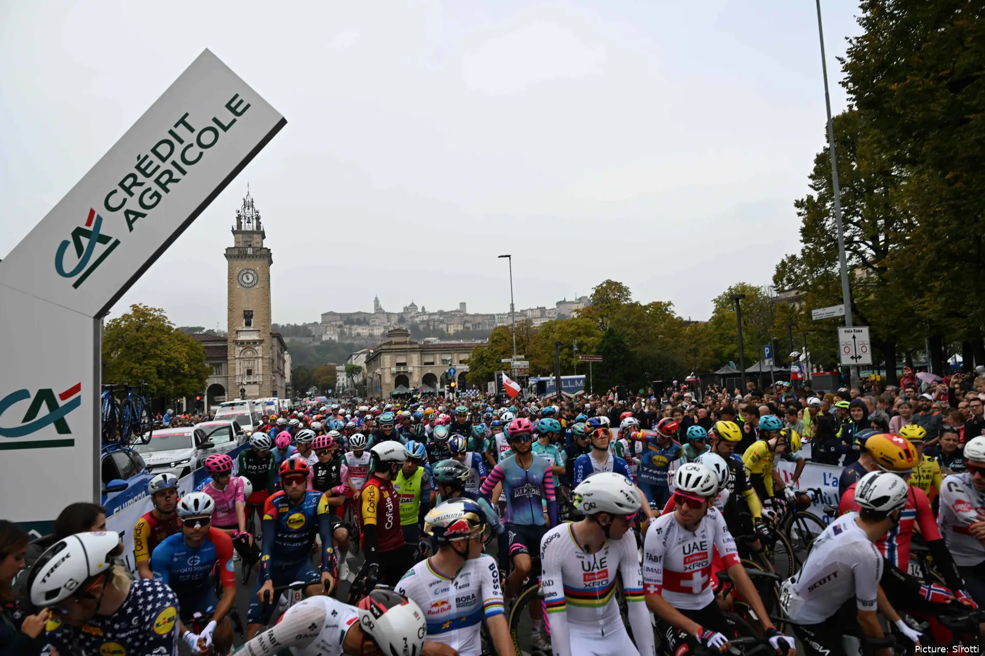 Protest des Pelotons bei der Lombardei-Rundfahrt 2026
