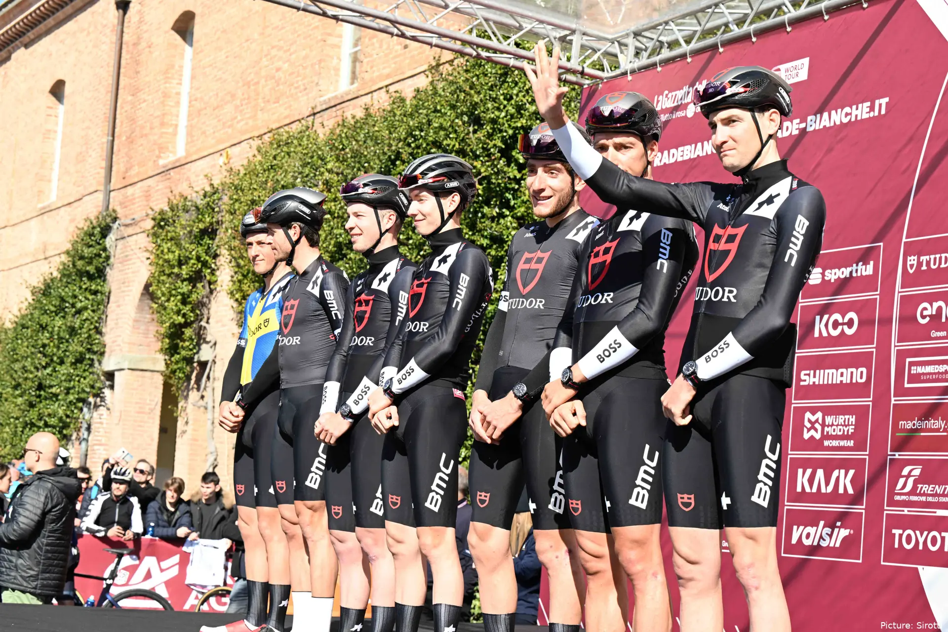 TudorProCyclingTeam1098401312 64039408cf194