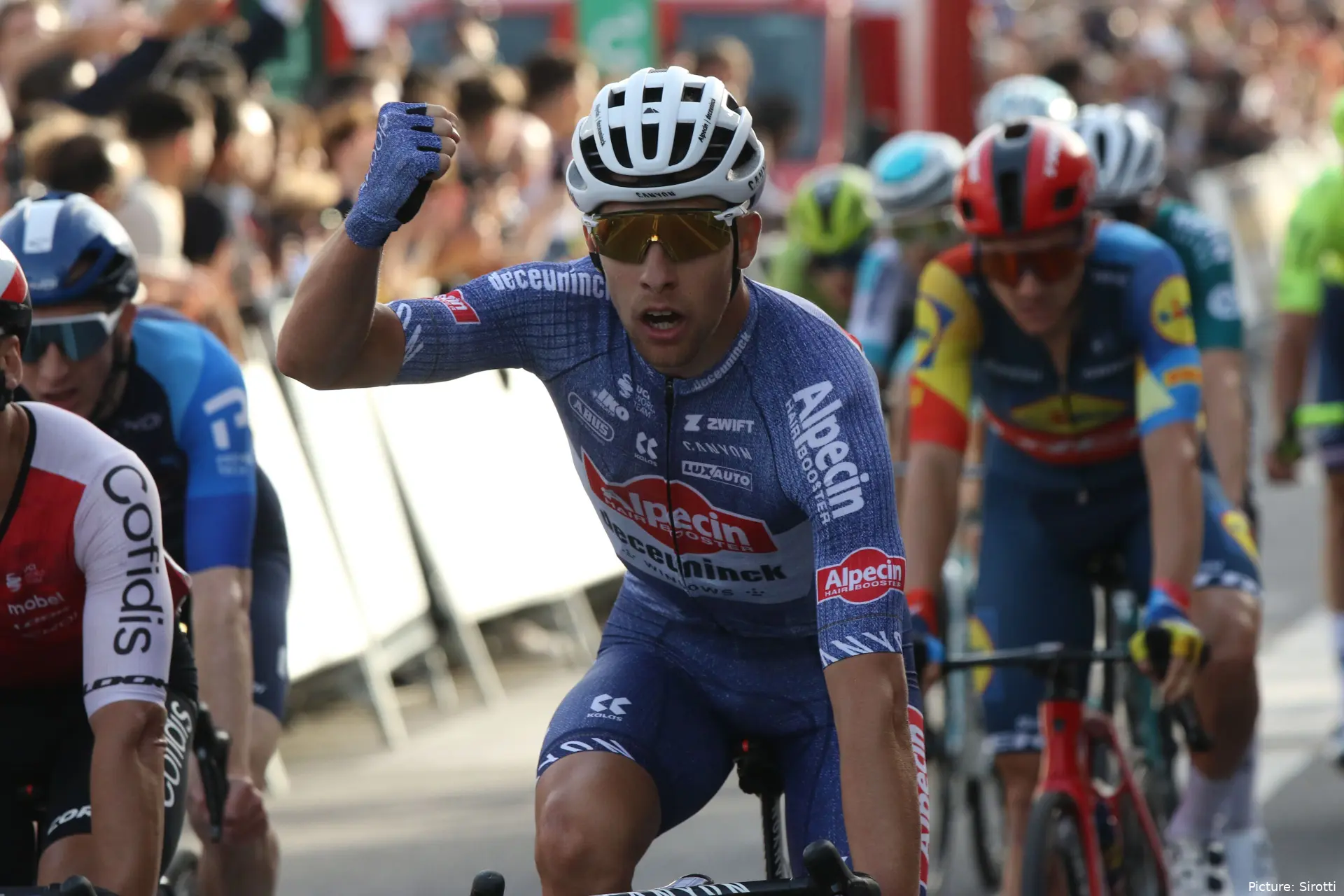 Axel Laurance viert solozege in Arles