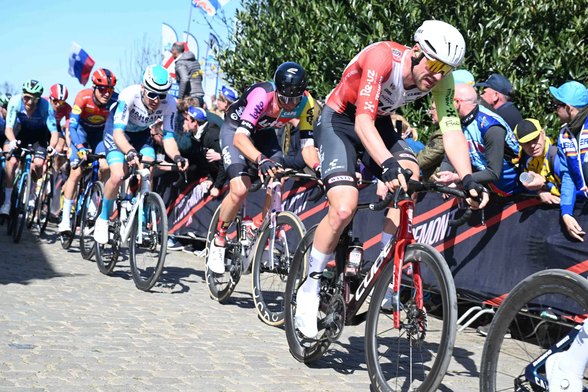 Laurenz Rex op de Oude Kwaremont tijdens de Ronde van Vlaanderen 2025