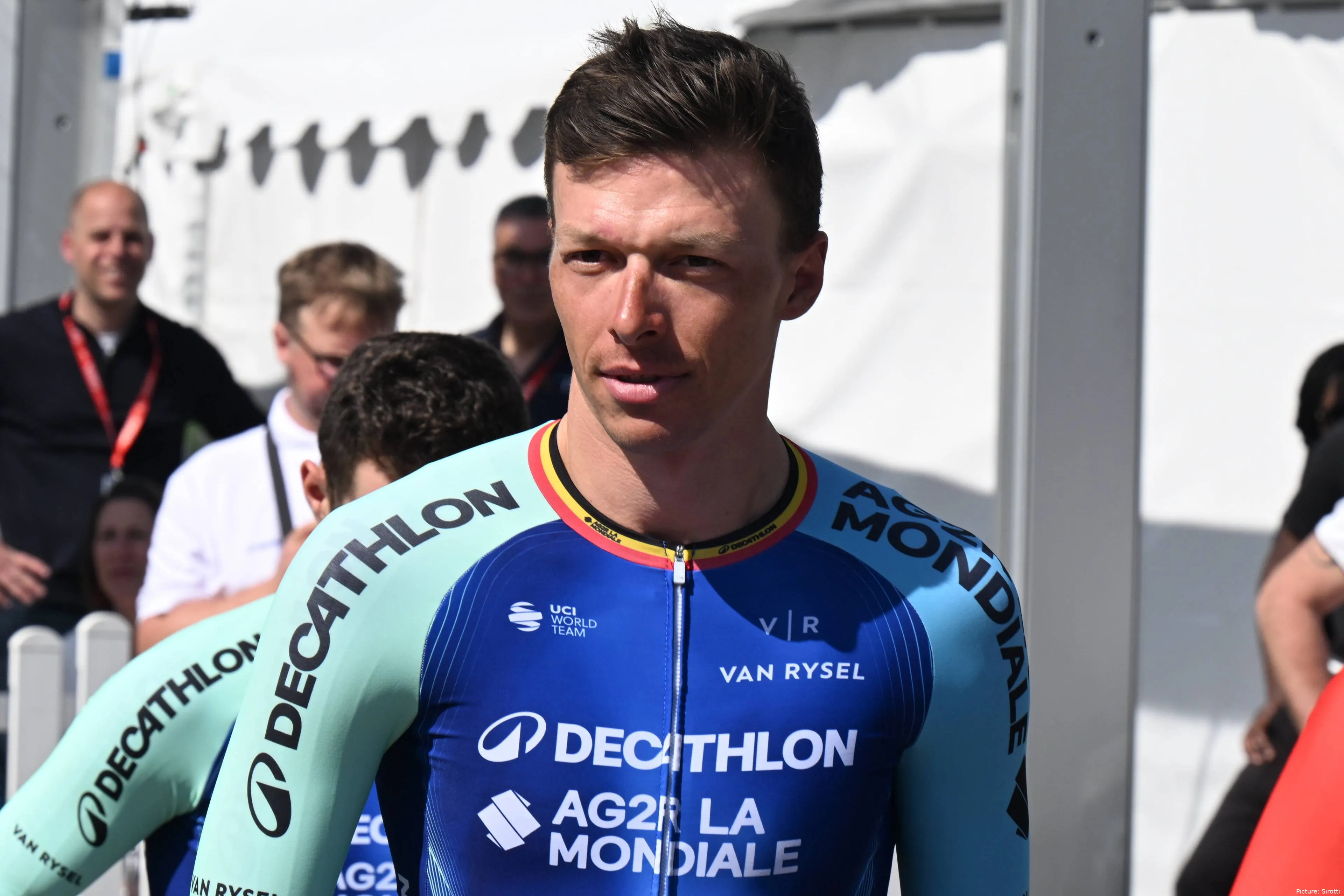 Oliver Naesen, ciclista del equipo Decathlon