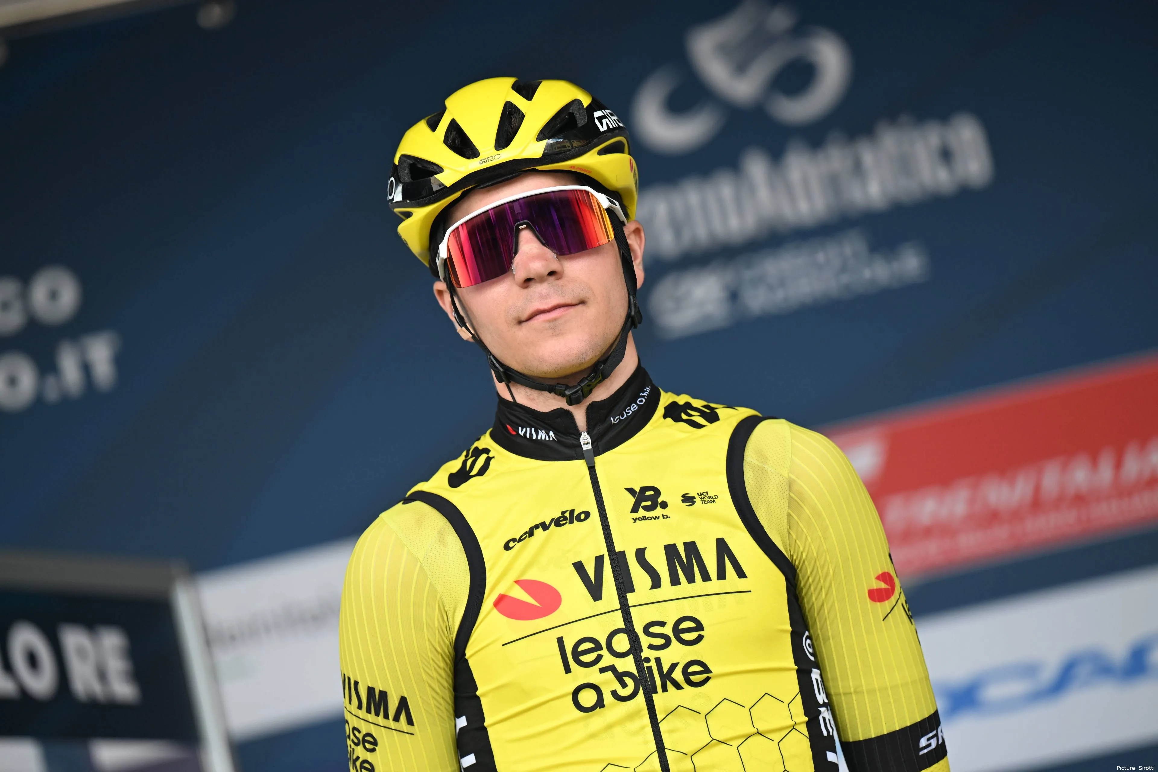Cian Uijtdebroeks se hartó de Visma y correrá en Movistar Team en 2026
