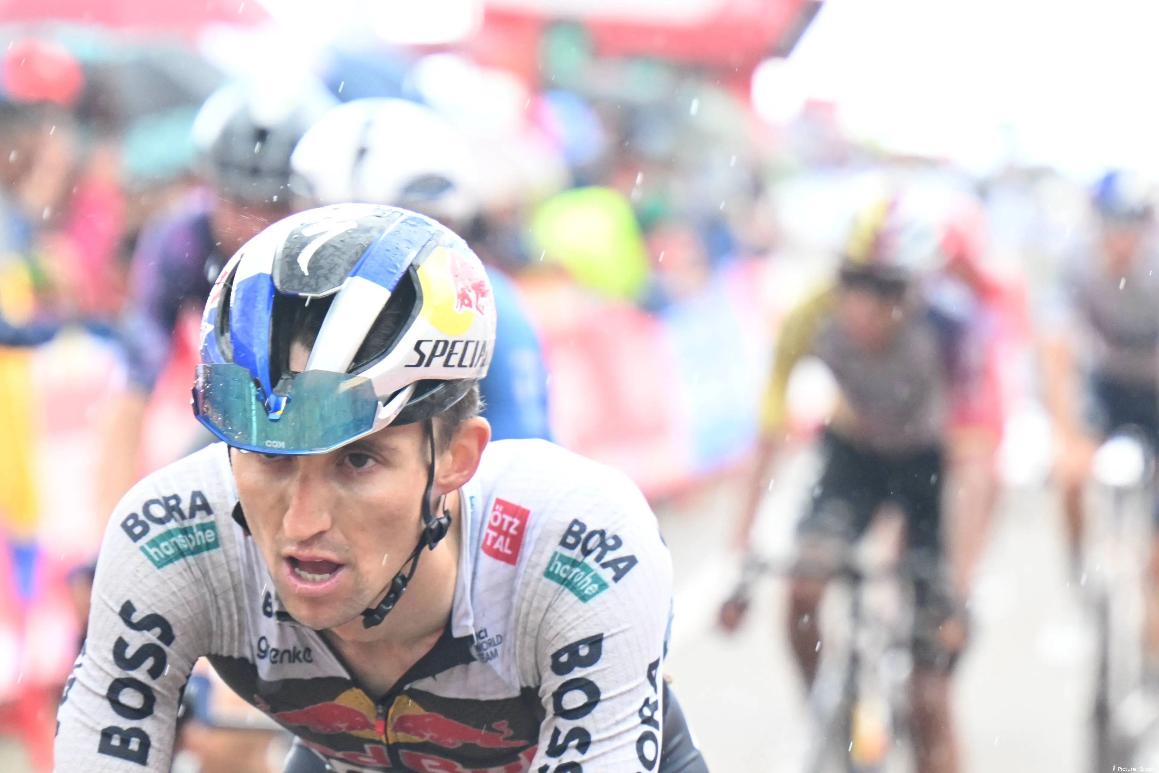 Hindley, en acción en la Vuelta a España 2025