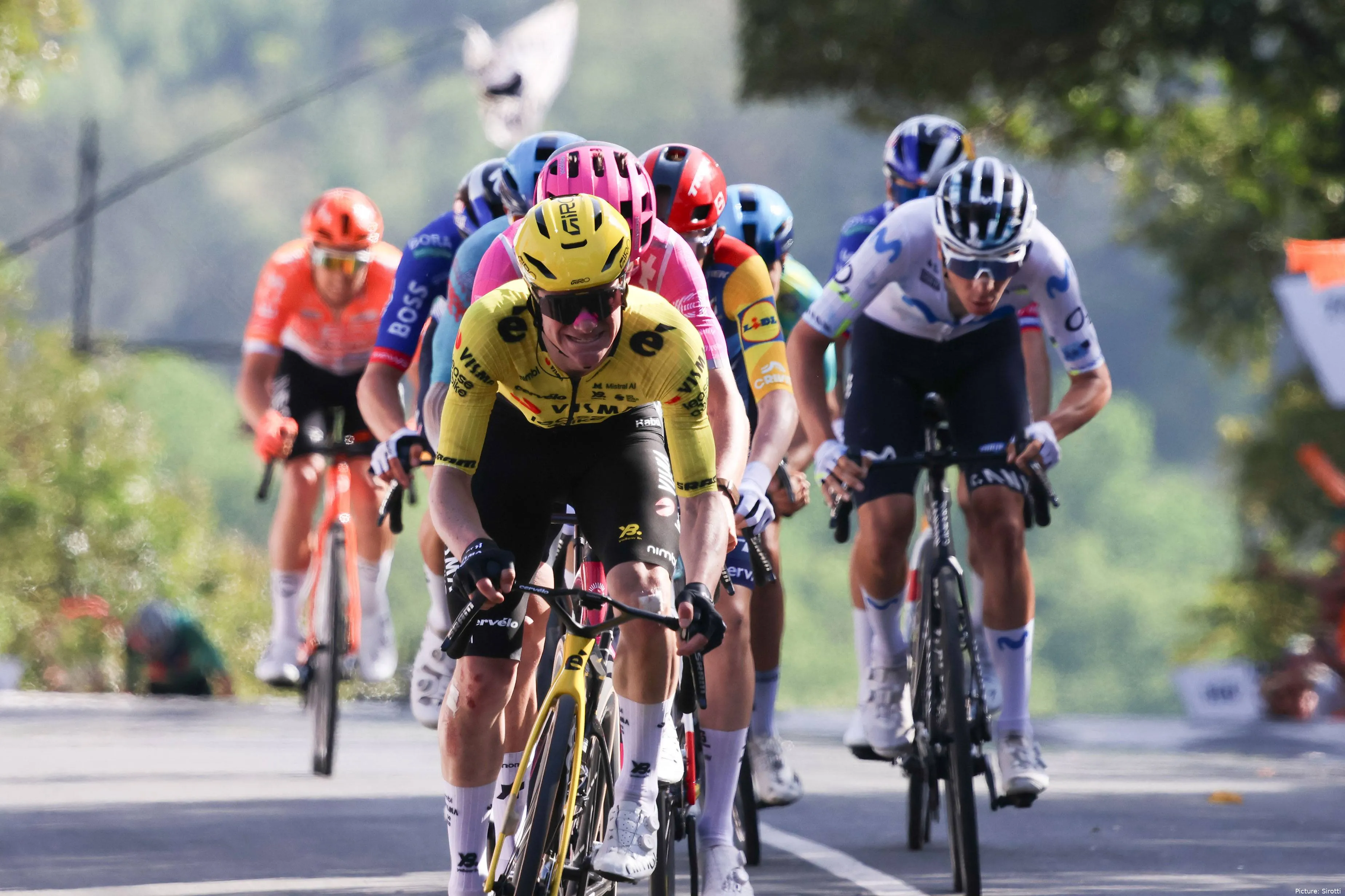 La Itzulia Vuelta al País Vasco, en su momento álgido