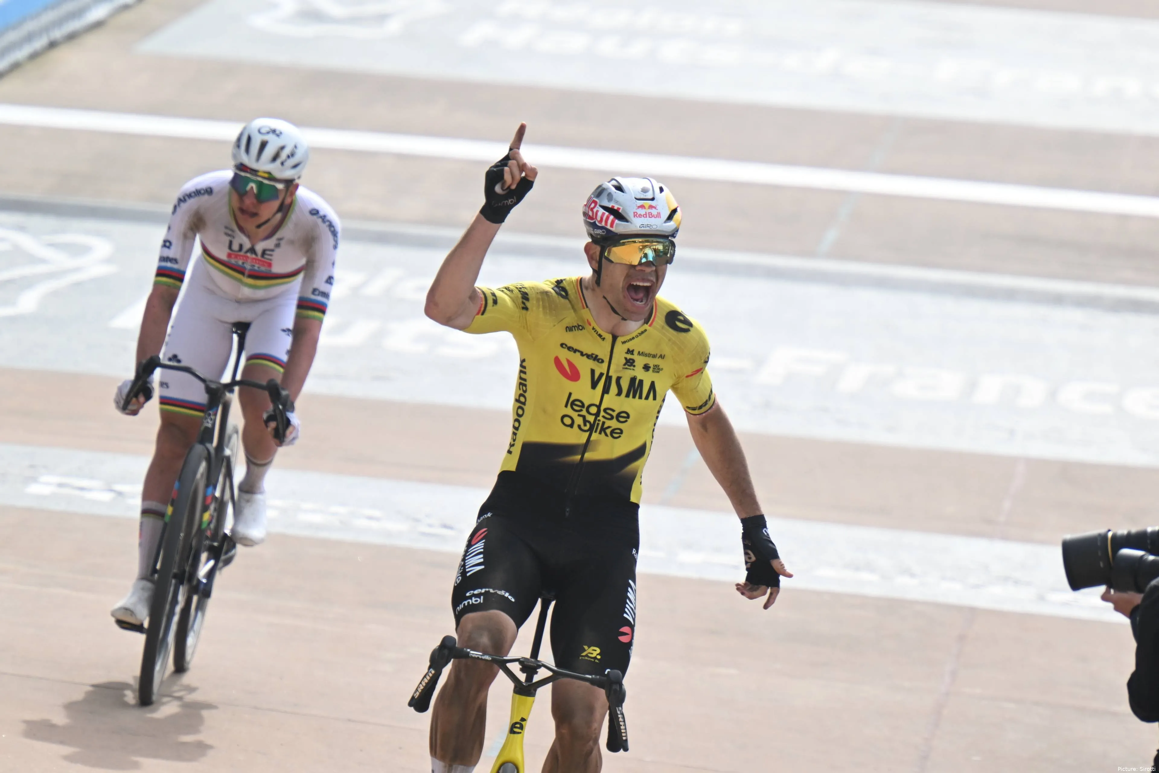 Wout van Aert en la París-Roubaix 2026