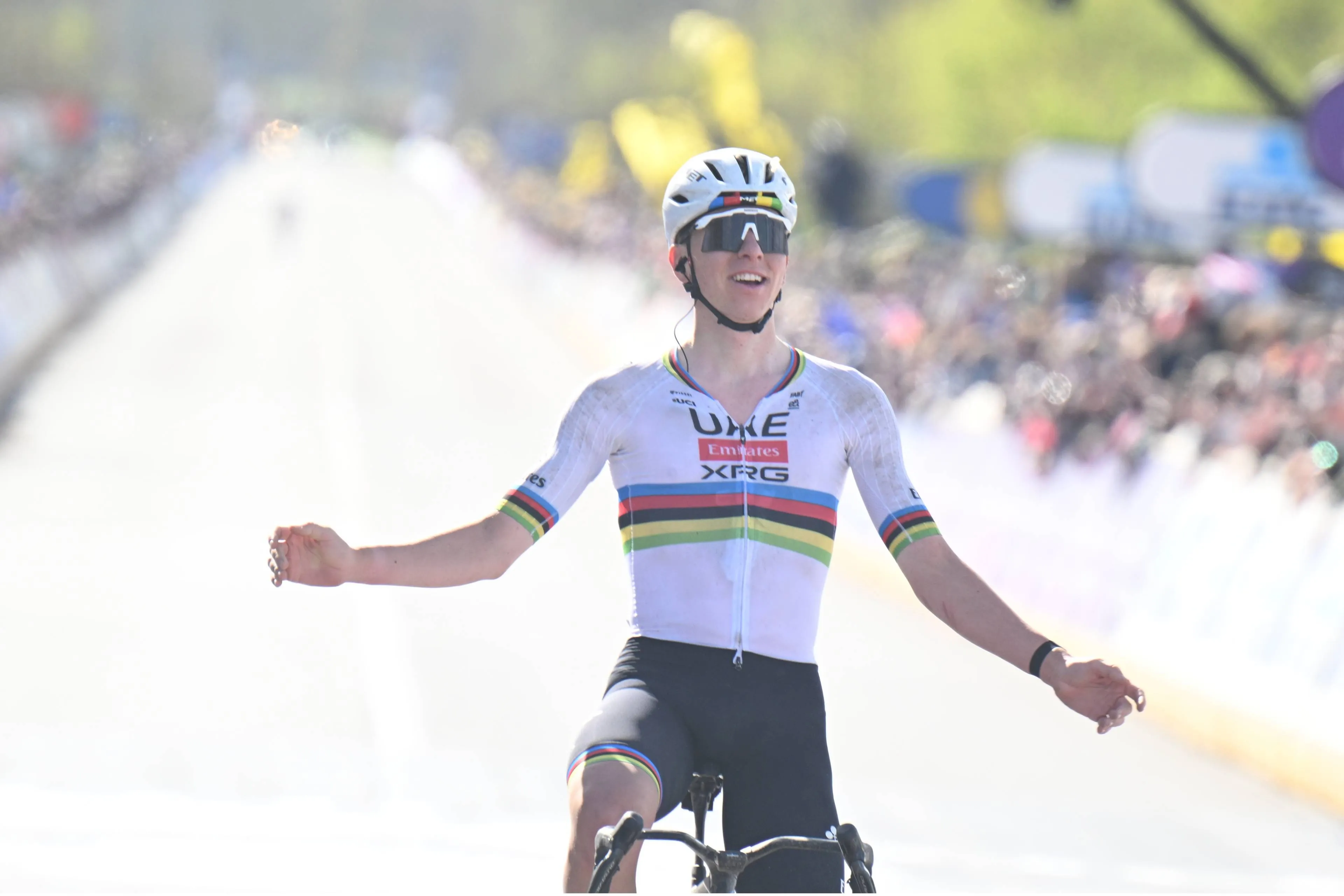 Tadej Pogacar, ganando el Tour de Flandes 2026.