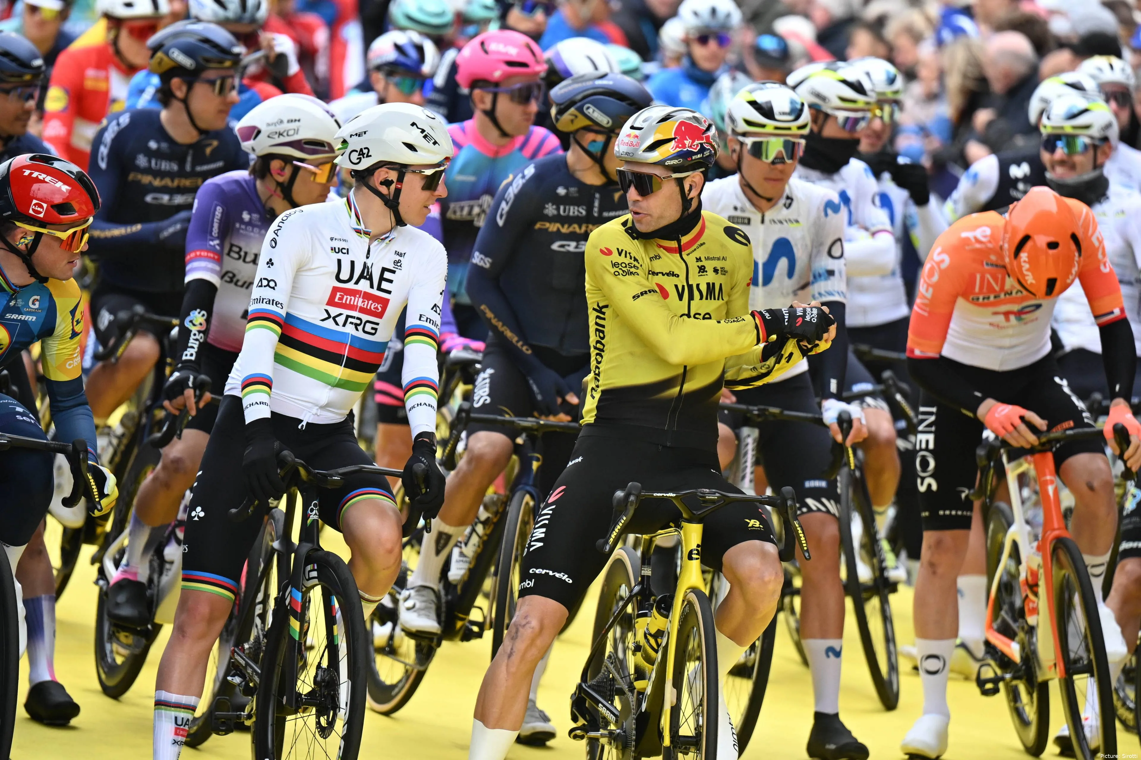 Tadej Pogacar y Wout van Aert en el Tour de Flandes 2026.