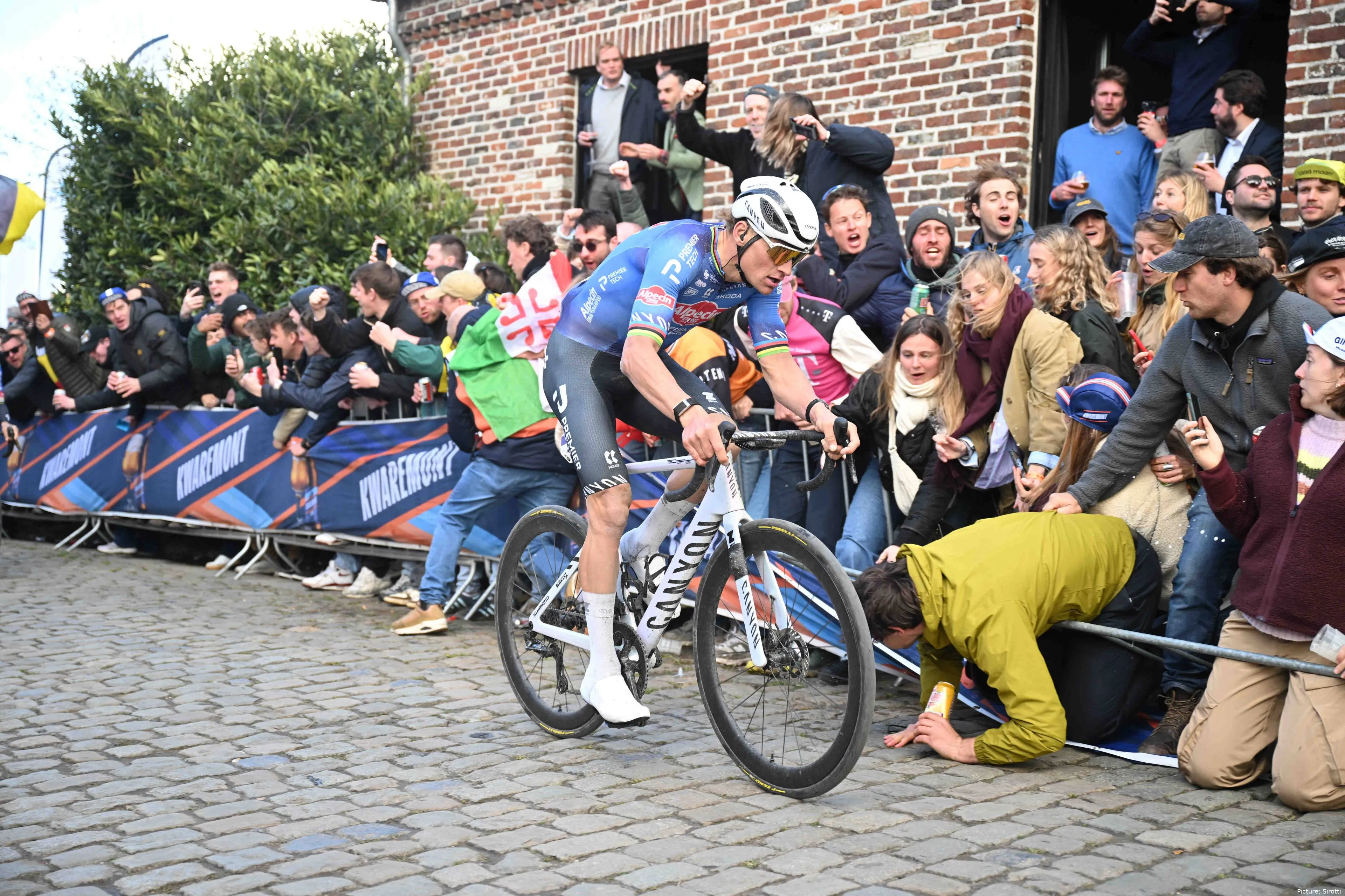 Mathieu van der Poel, en el Tour de Flandes 2026