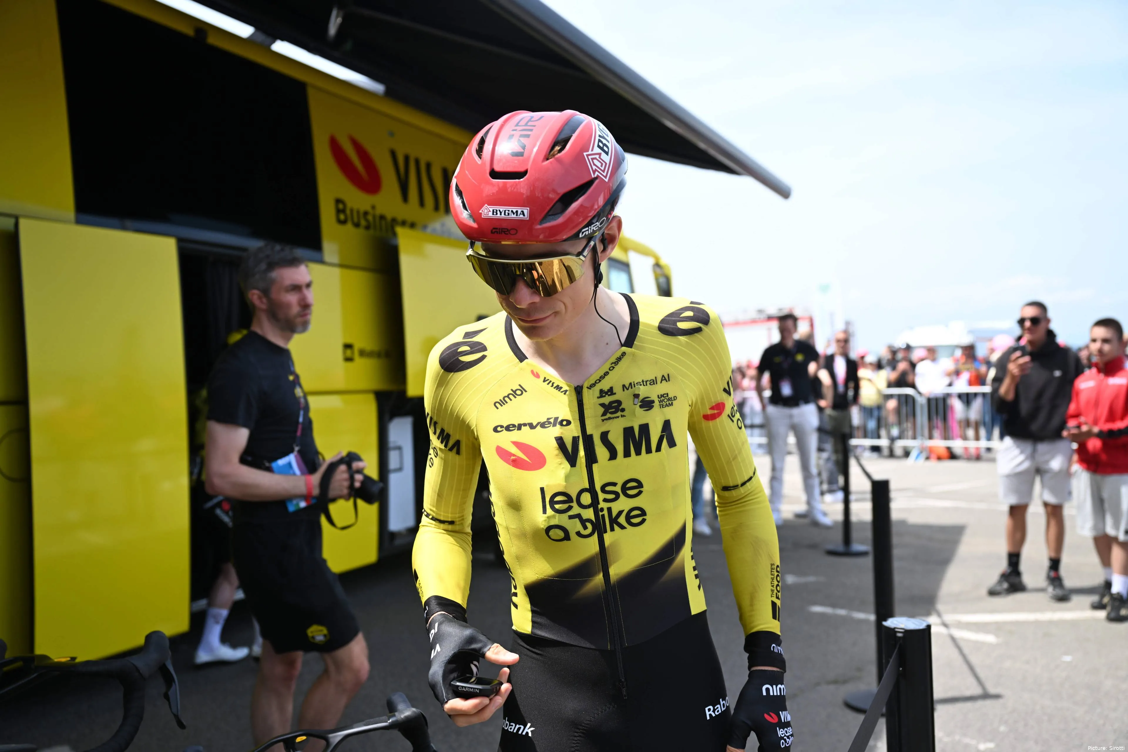 Jonas Vingegaard antes de la etapa 1 del Giro d'Italia 2026