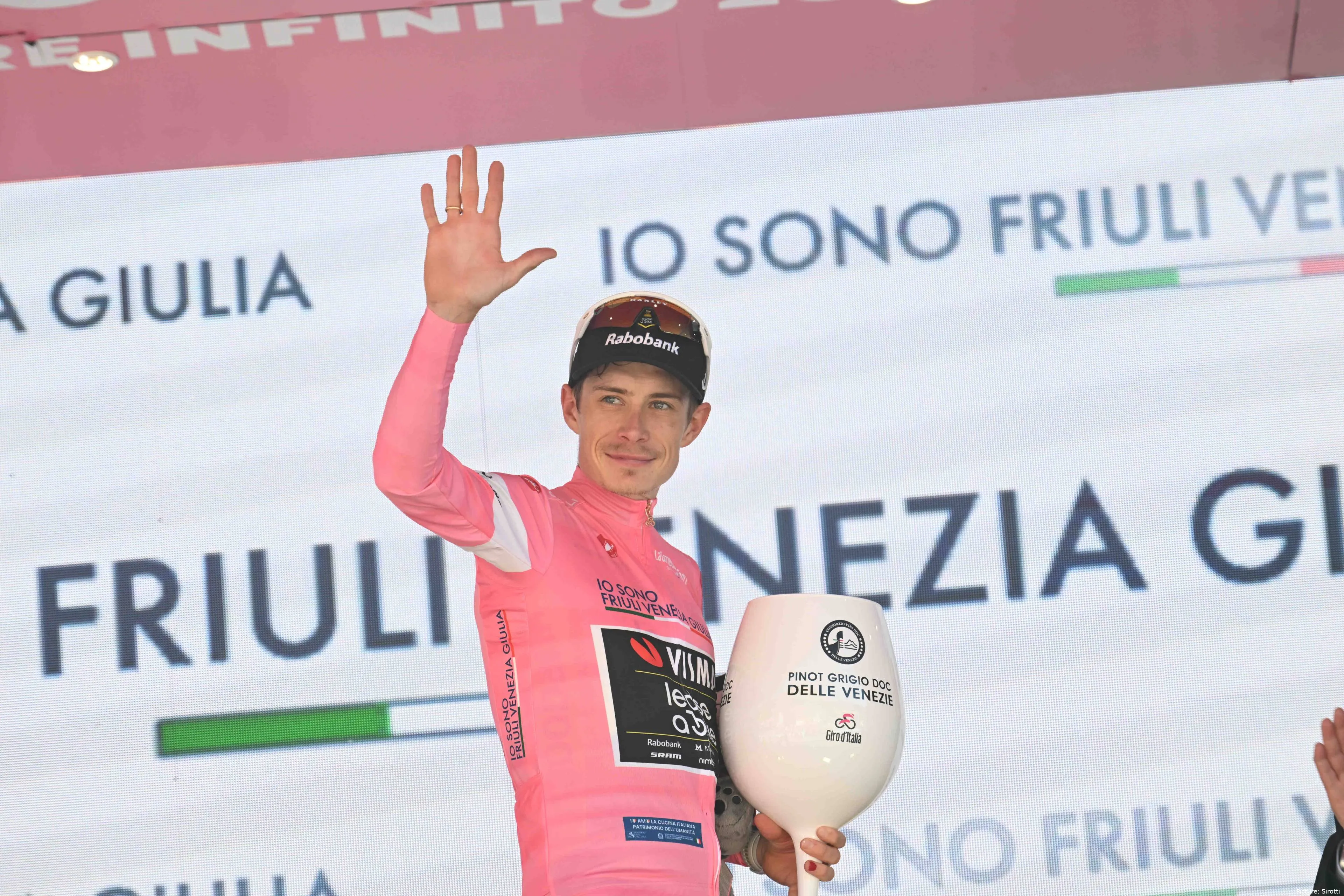 Jonas Vingegaard, con la maglia rosa del Giro de Italia 2026.