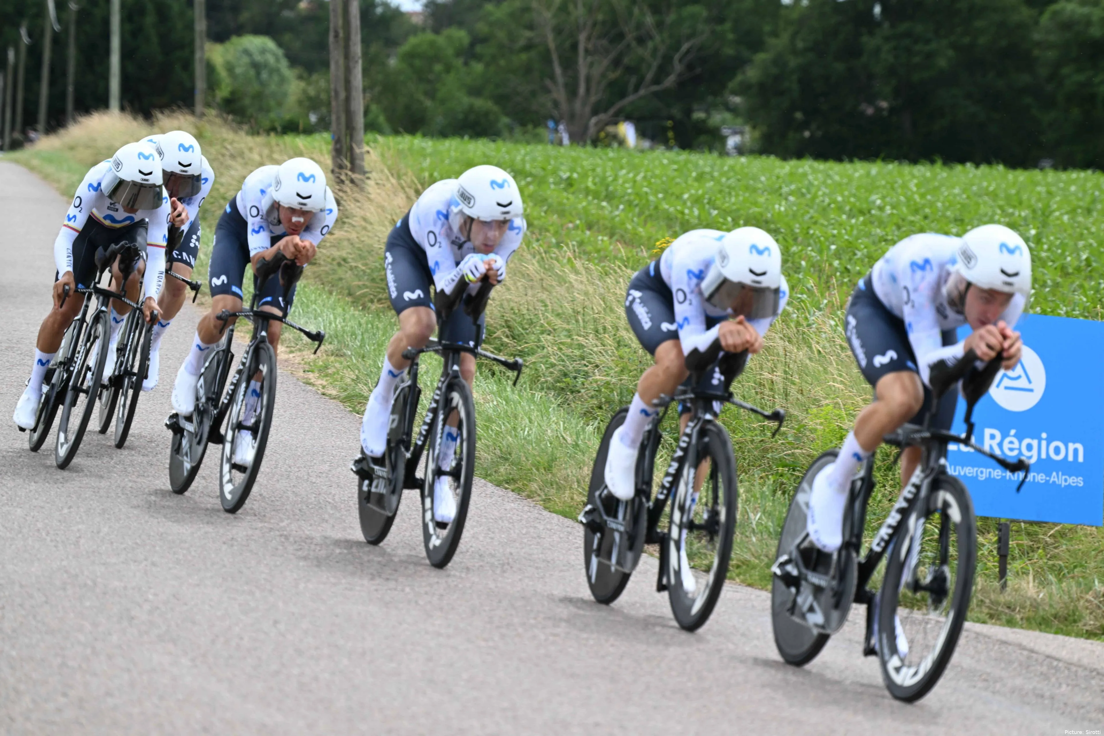 Movistar Team, en la contrarreloj por equipos del Tour Auvergne Rhône-Alpes 2026.