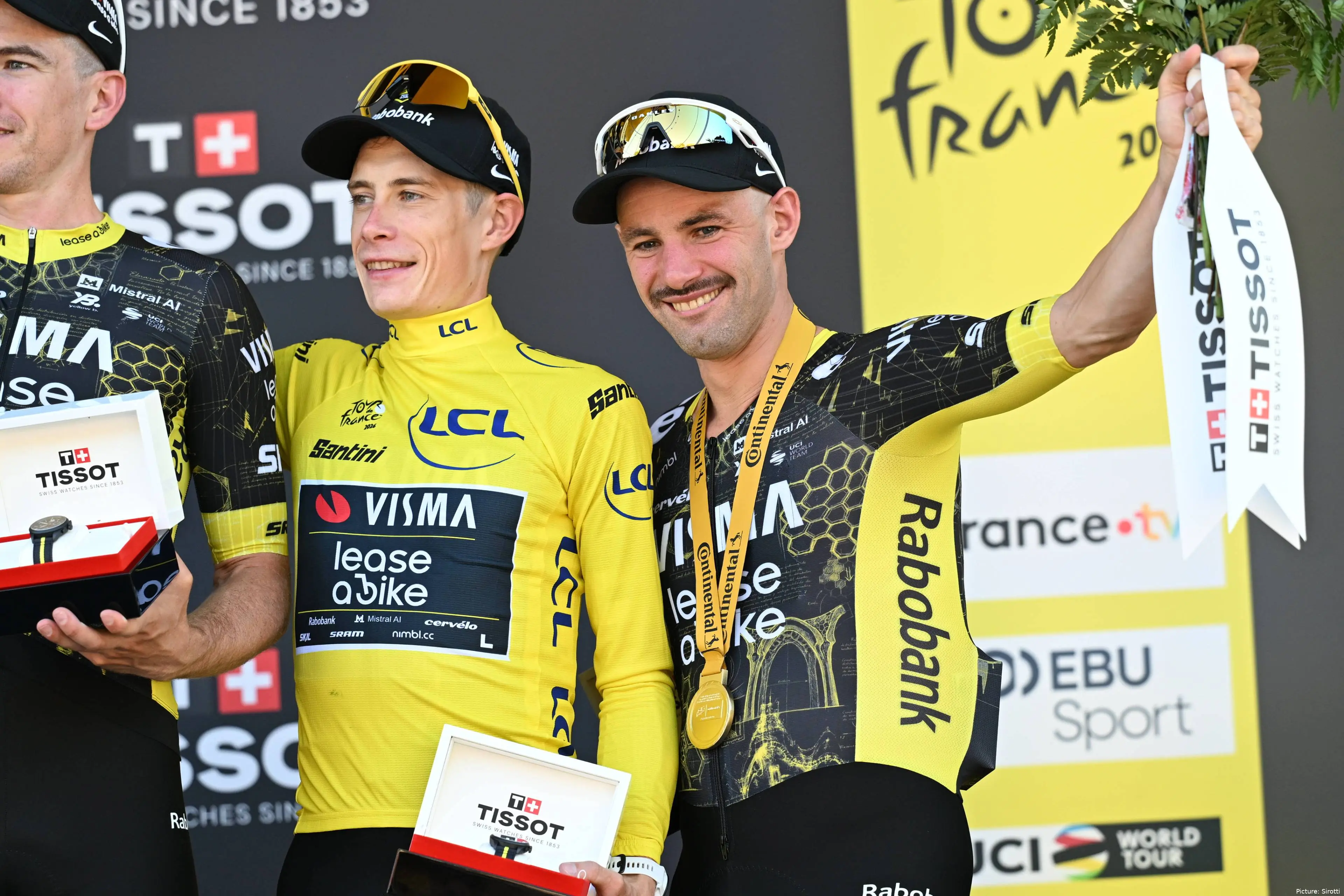 Jonas Vingegaard y Victor Campenaerts en la etapa 1 del Tour de Francia 2026
