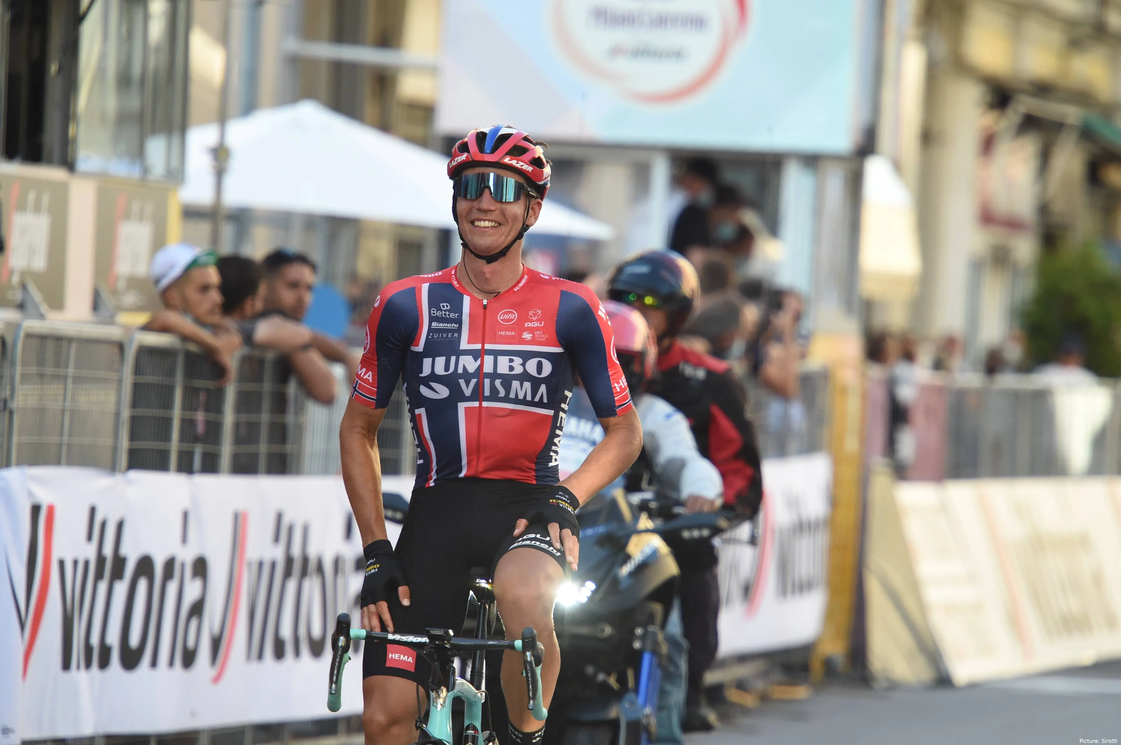 Amund Grondahl Jansen riding for Visma as Norwegian national champion