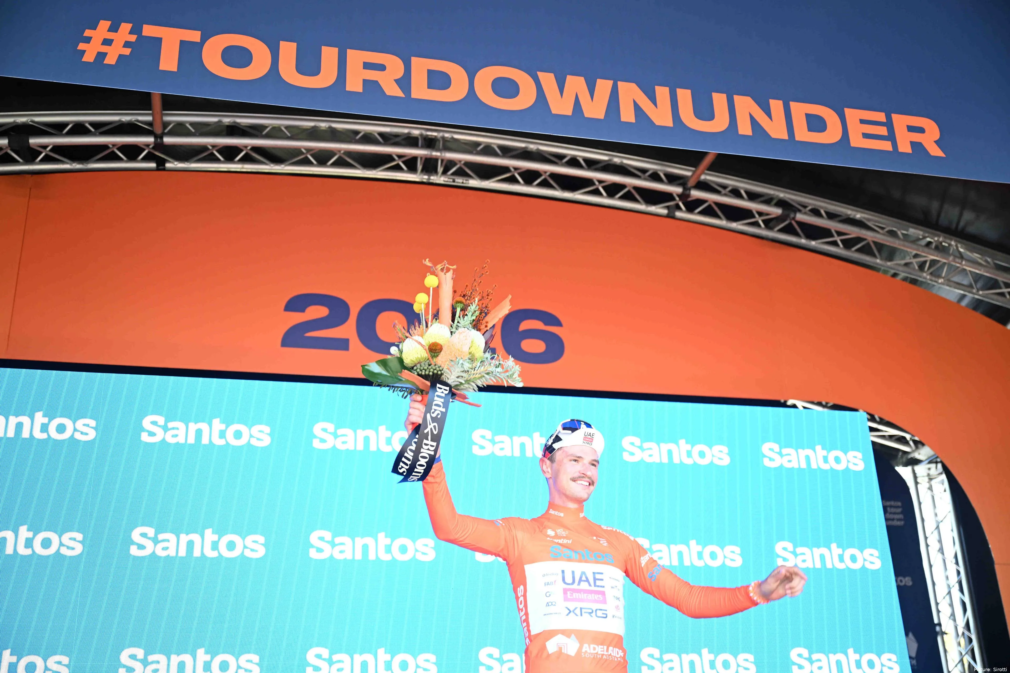 Jay Vine celebrating his Tour Down Under 2026 leadership on the podium