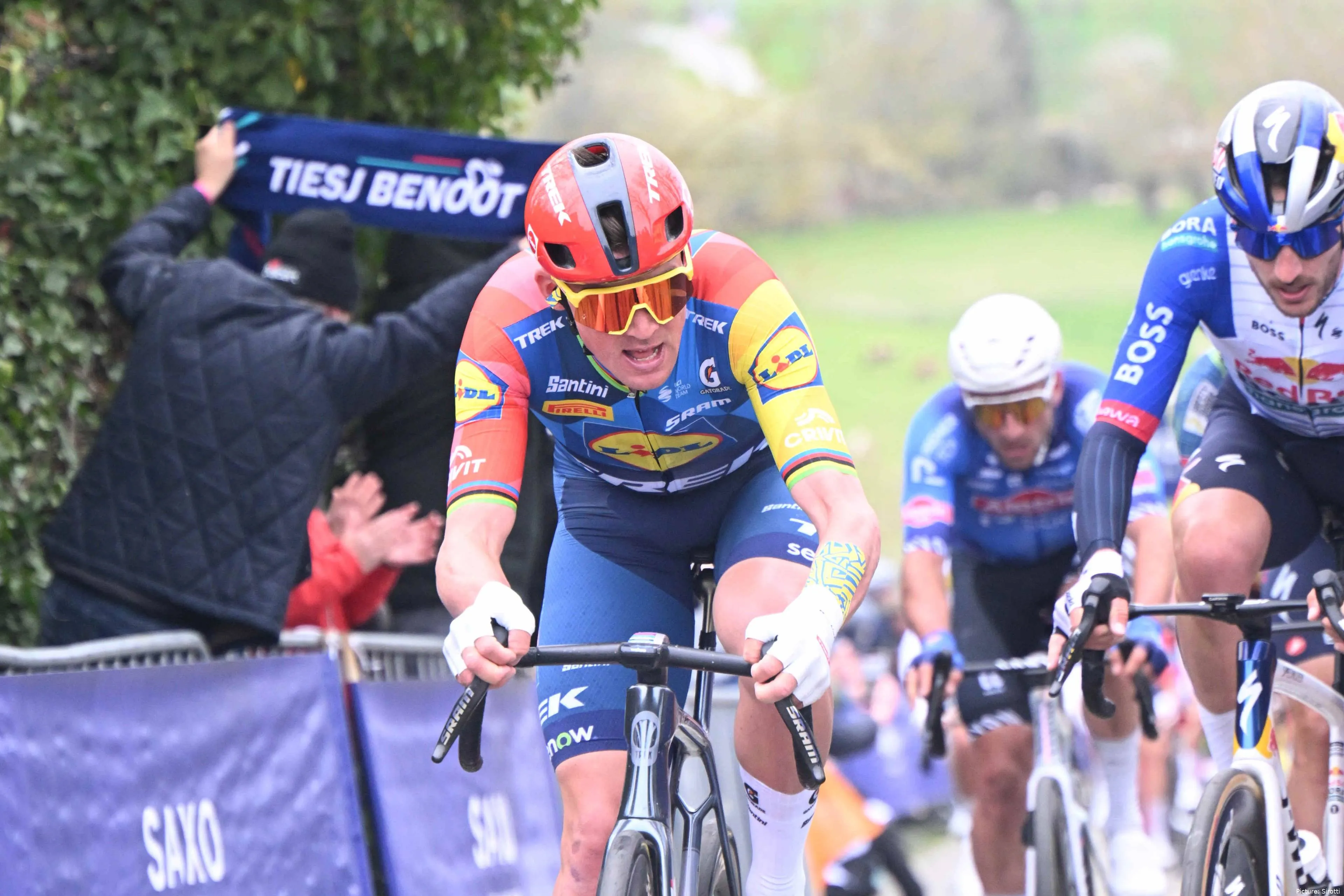 Mads Pedersen in action at E3 Saxo Classic 2026