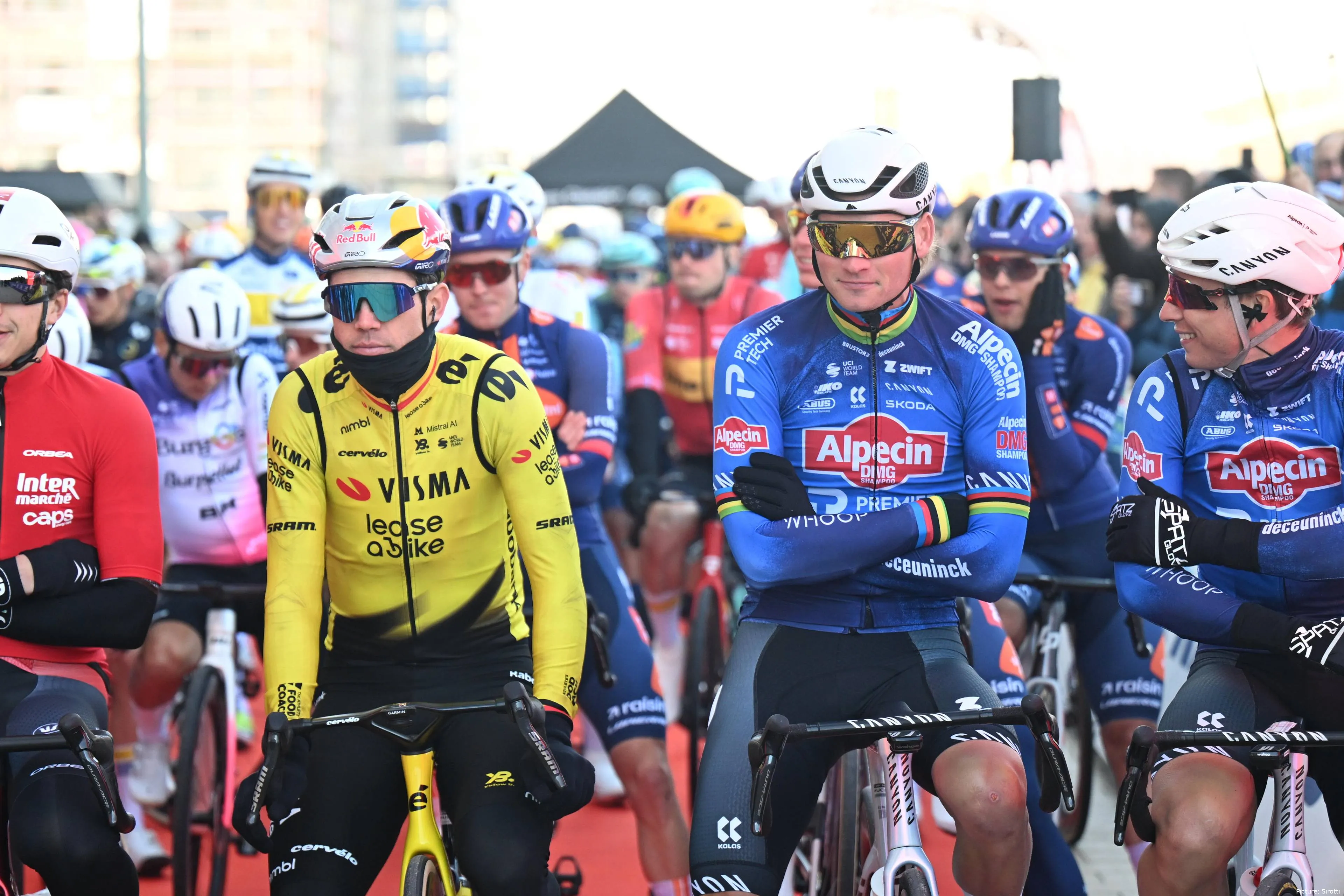 Mathieu van der Poel e Wout van Aert no In Flanders Fields - De Middelkerke a Wevelgem 2026