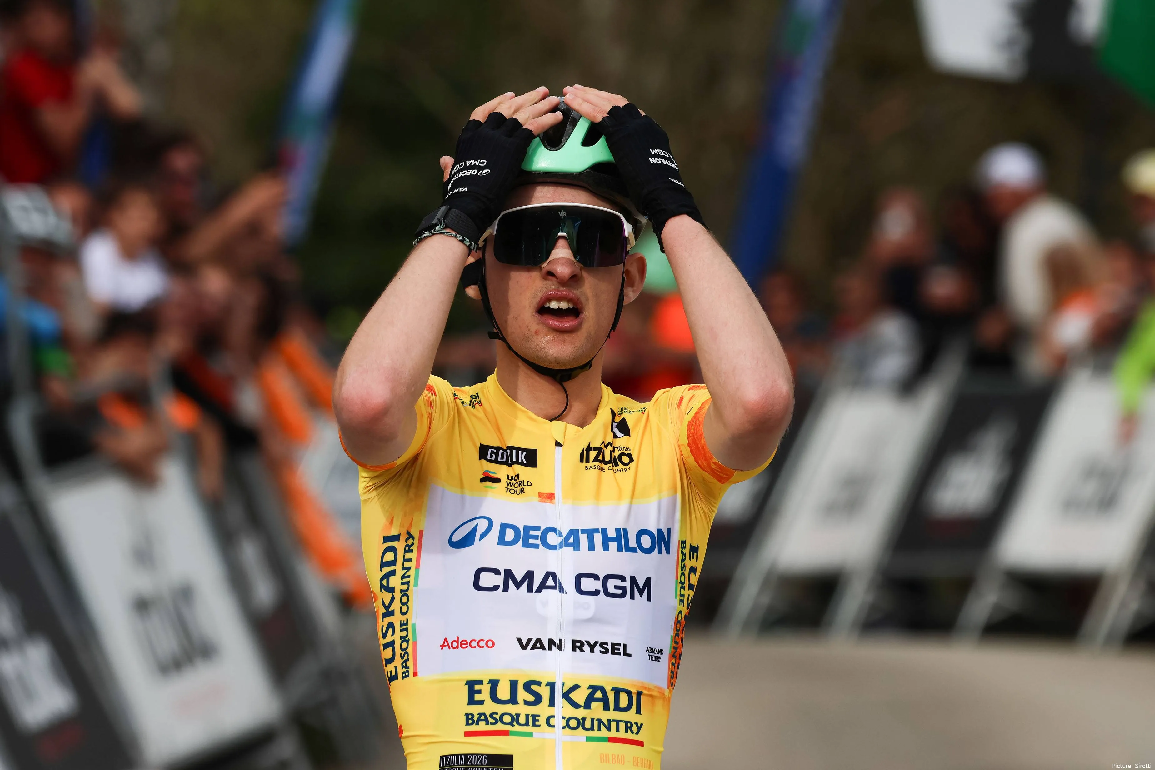 Paul Seixas wins in the yellow jersey