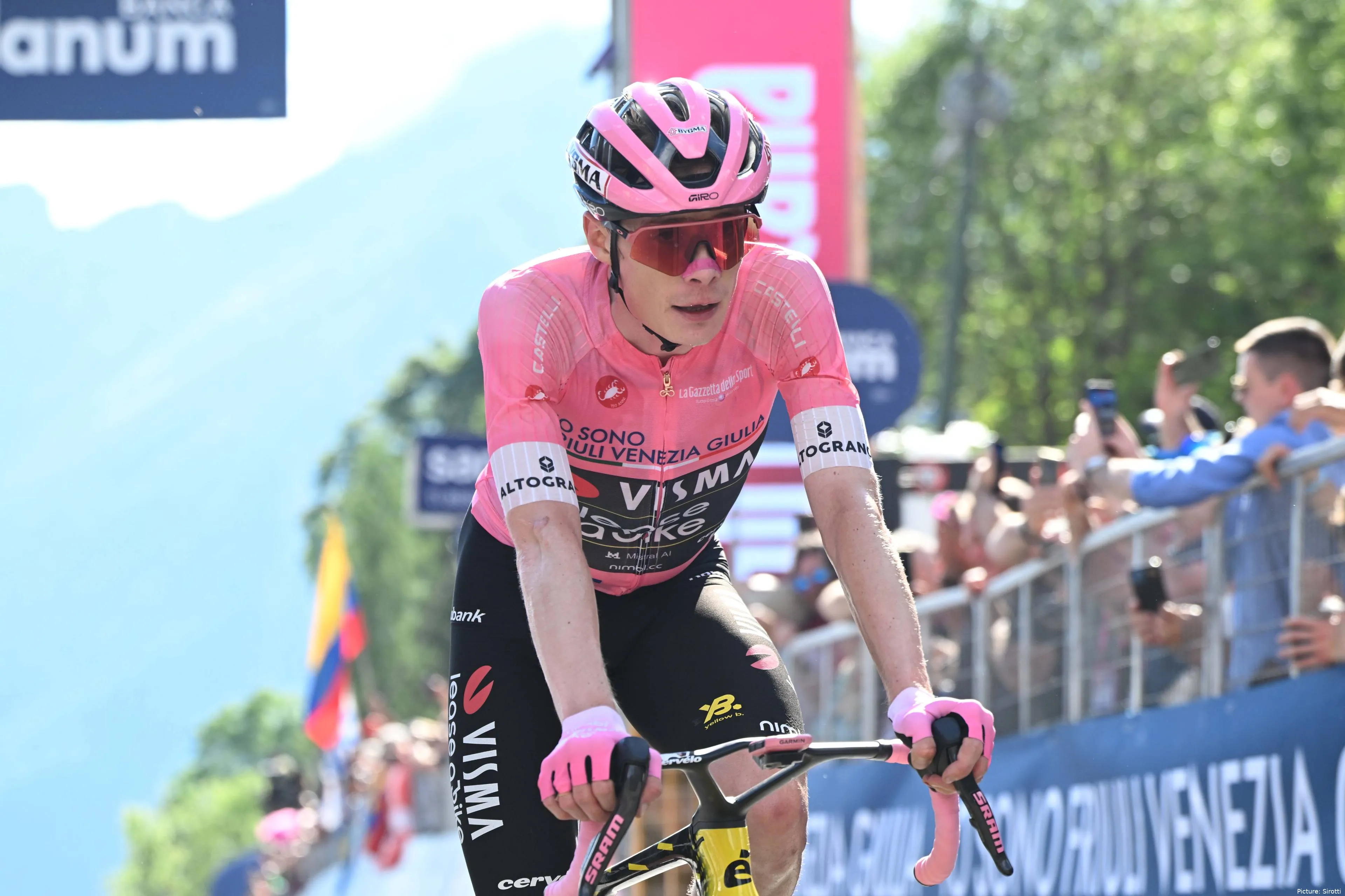 Jonas Vingegaard crosses the line on stage 19 of the 2026 Giro d'Italia