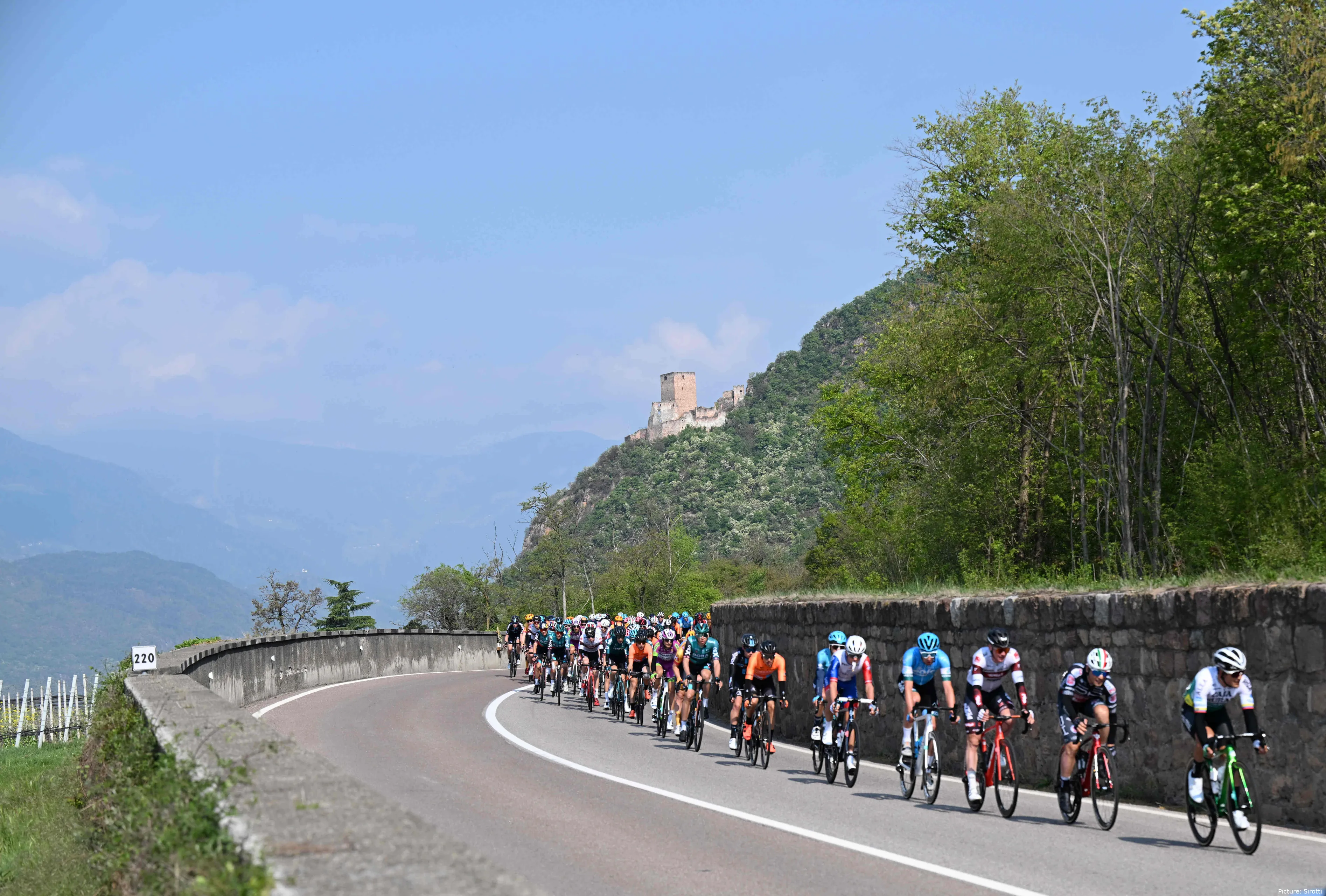 1052496384 62601e5090218