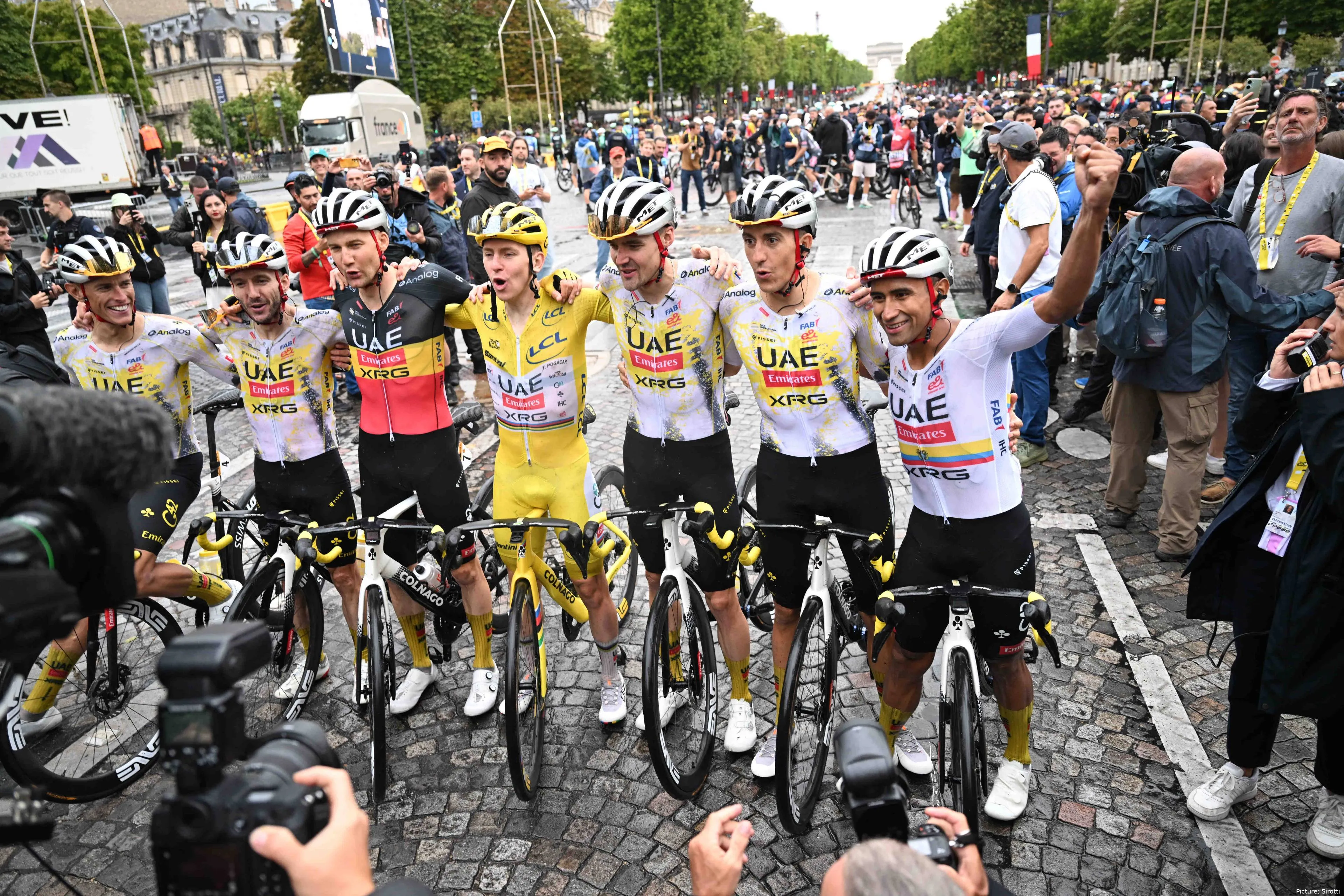 Tadej Pogacar führt UAE Team Emirates - XRG erneut zum Tour-de-France-Triumph