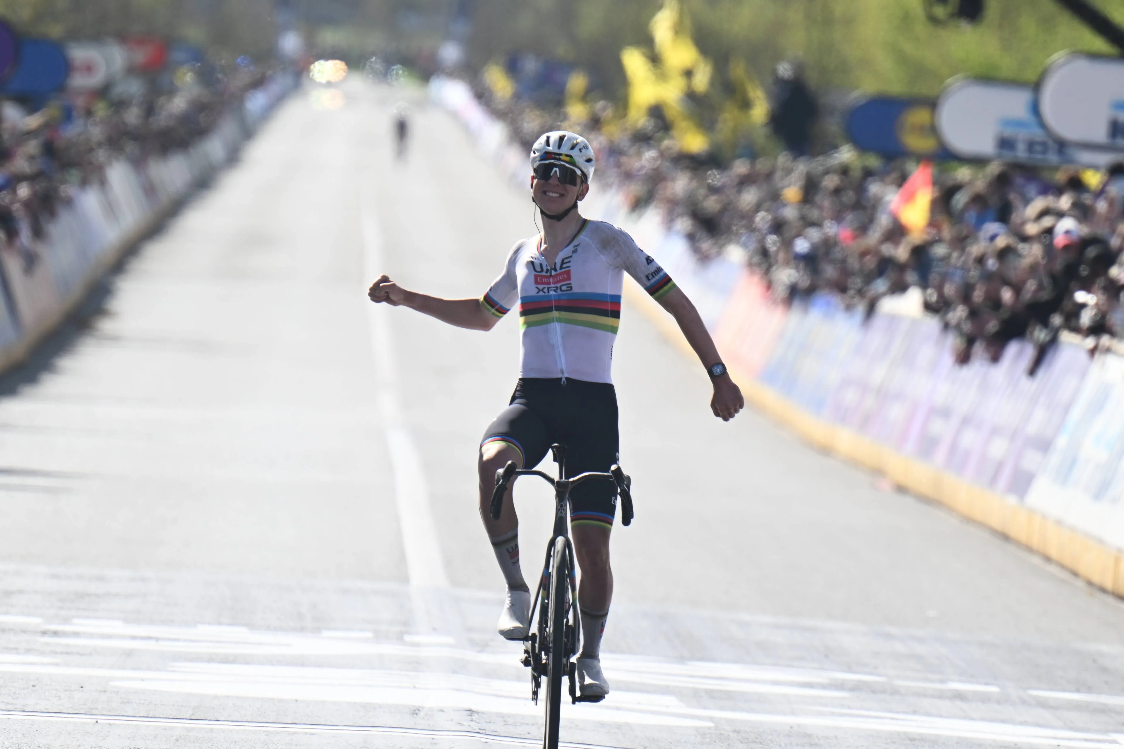 pogacar-tour-de-flandes-2026-1262104067