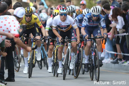 Mattia Cattaneo, tirando de Remco Evenepoel en la Volta a Catalunya 2023
