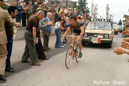 Eddy Merckx en acción durante su carrera legendaria