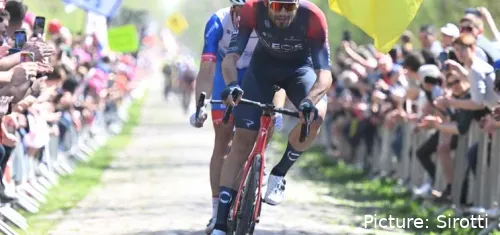 Filippo Ganna en el Trouée d'Arenberg, 2022 Paris-Roubaix. @Sirotti